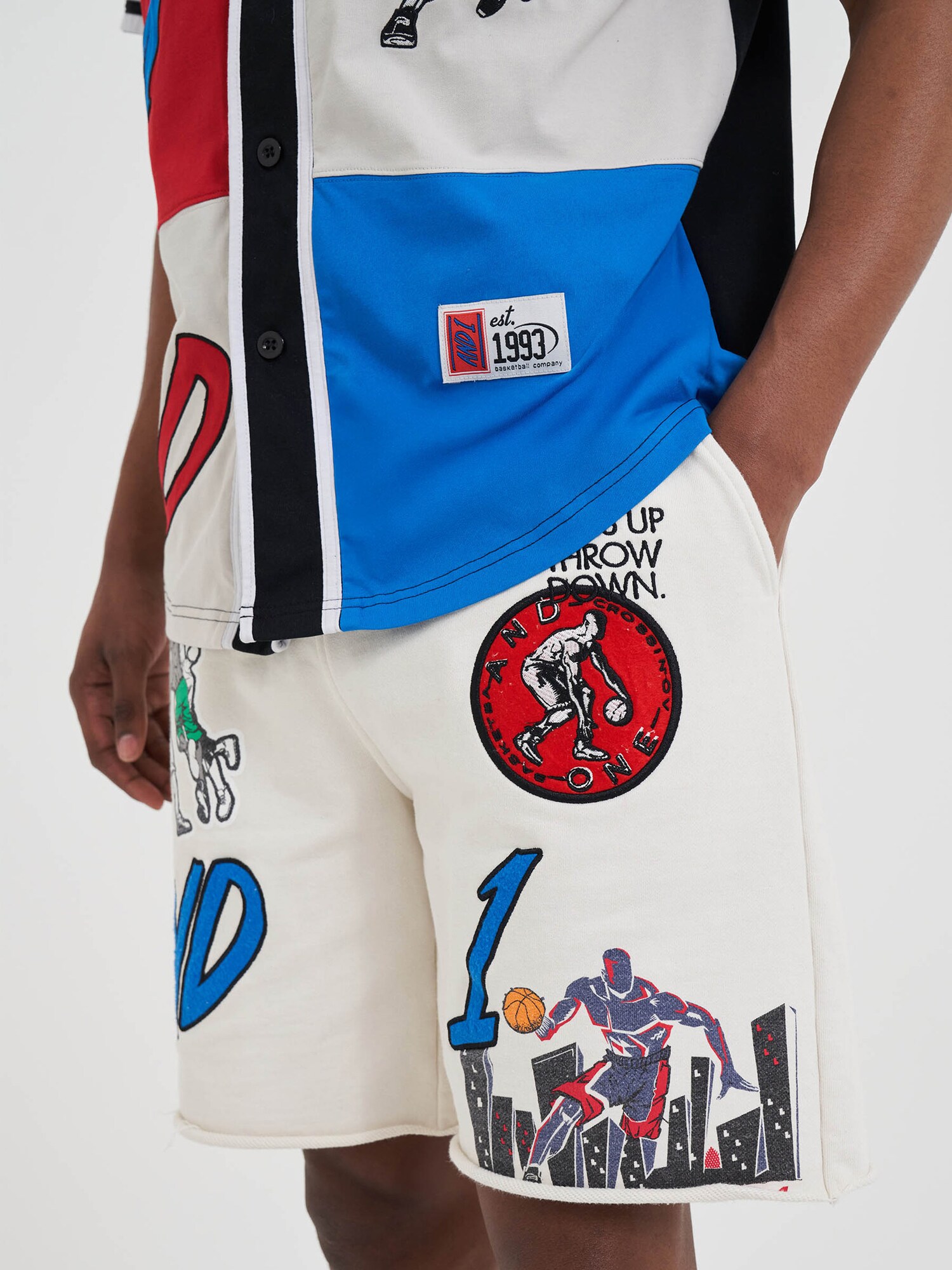 AND1 Pantalón  ecru / azul / rojo / negro – imagen 4