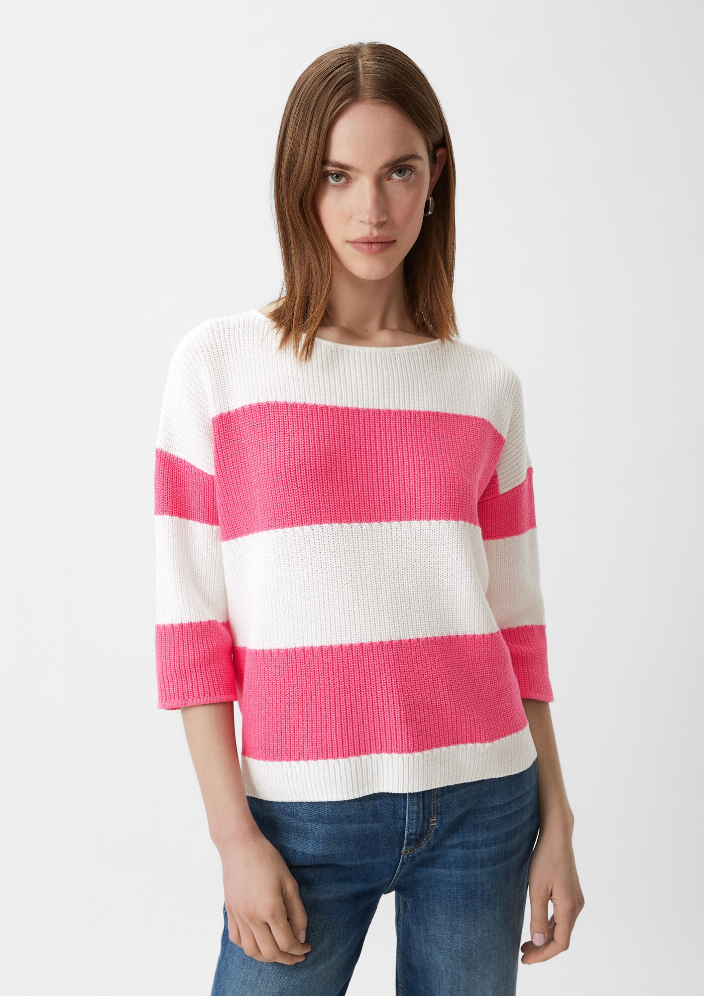 Thumbnail - comma casual identity Pullover