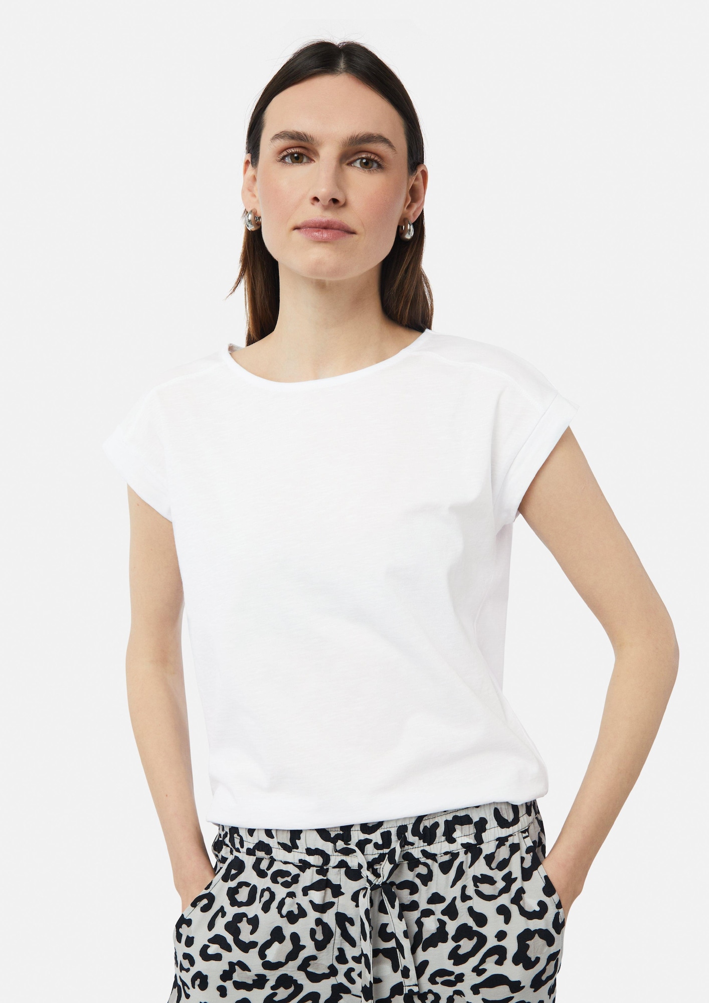 Thumbnail - comma casual identity T-Shirt