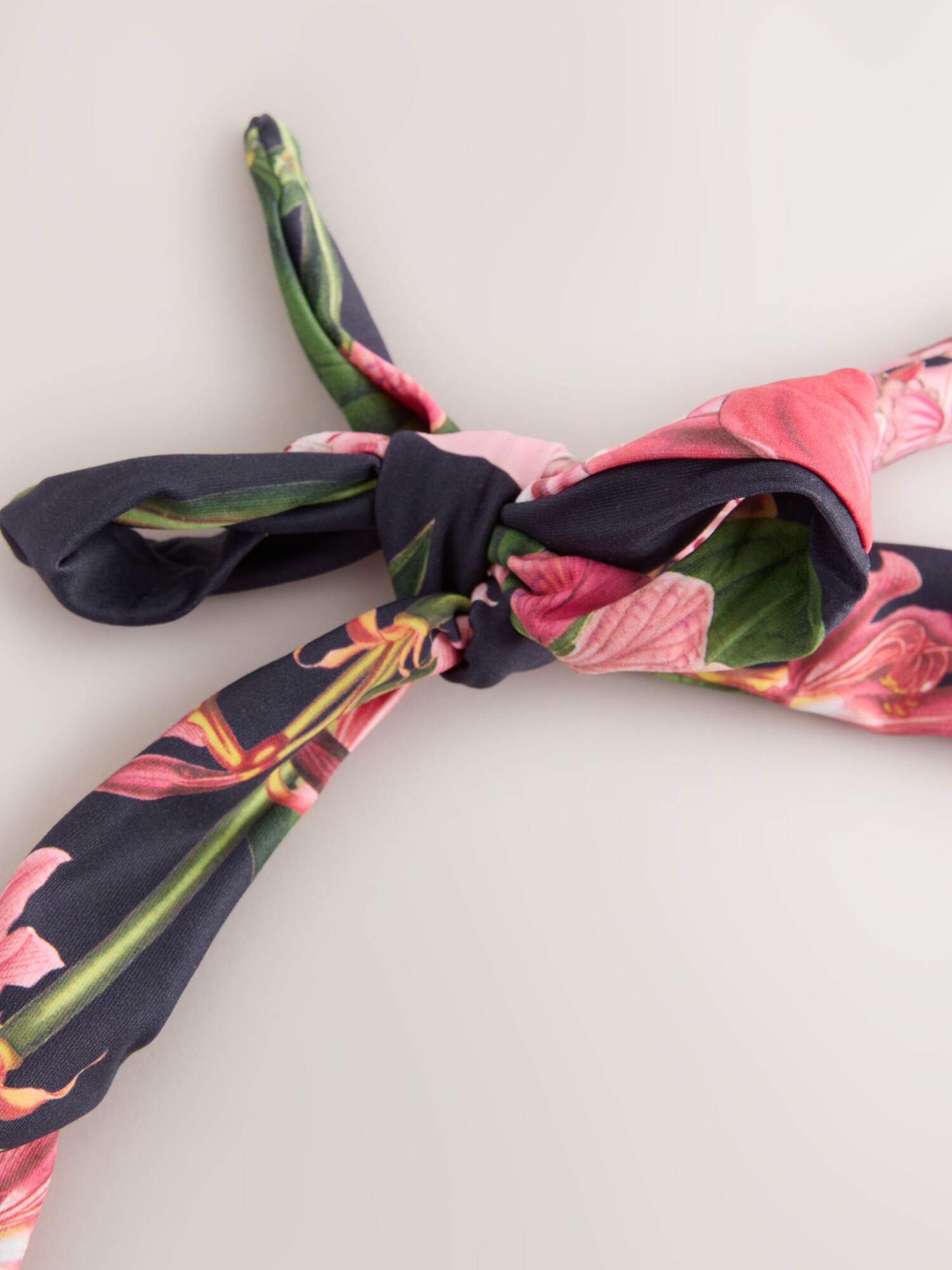 Thumbnail - Bikinitop 'Kew'