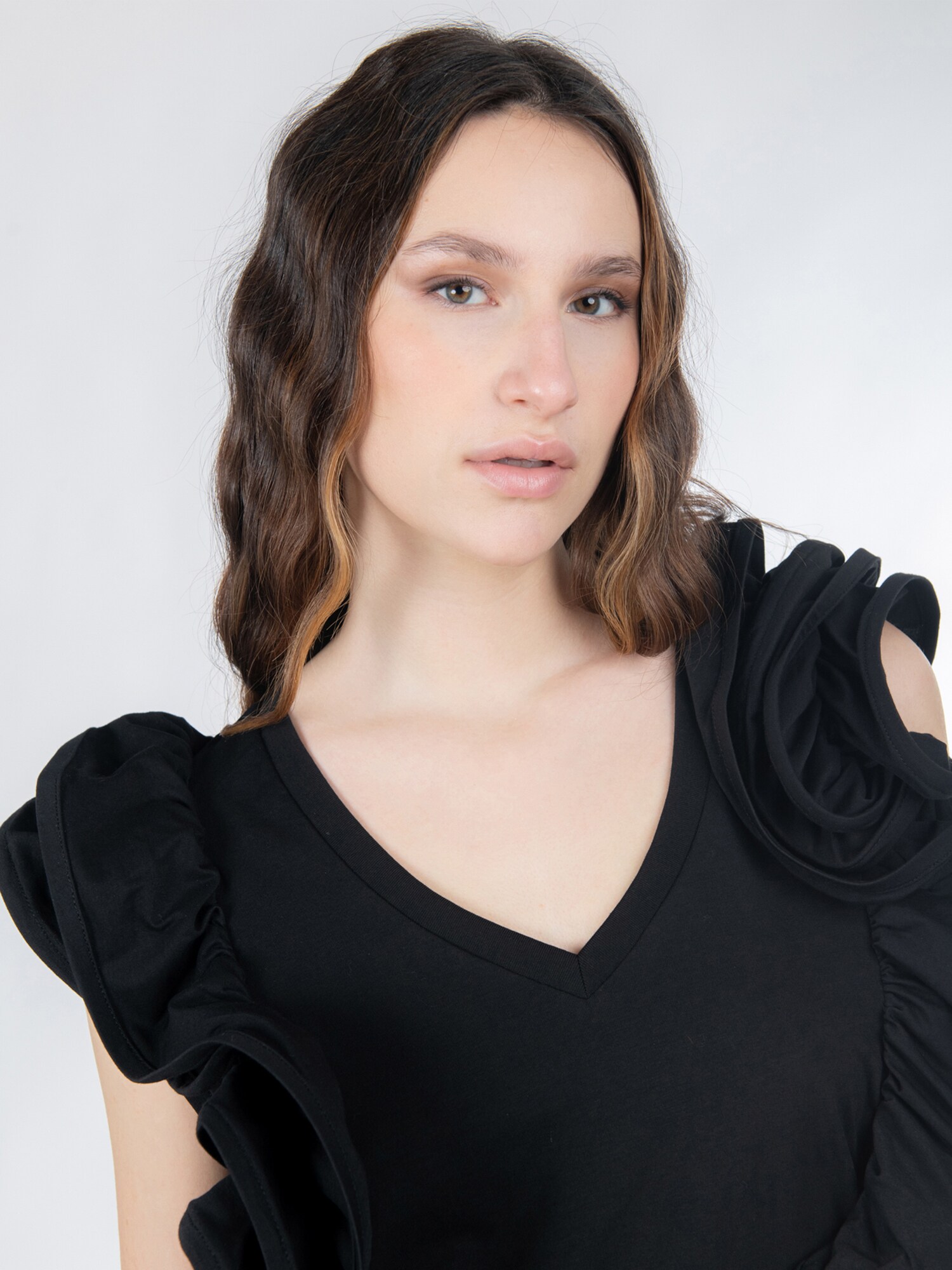 Influencer Tričko 'Flounce'  čierna (obrázok 4)
