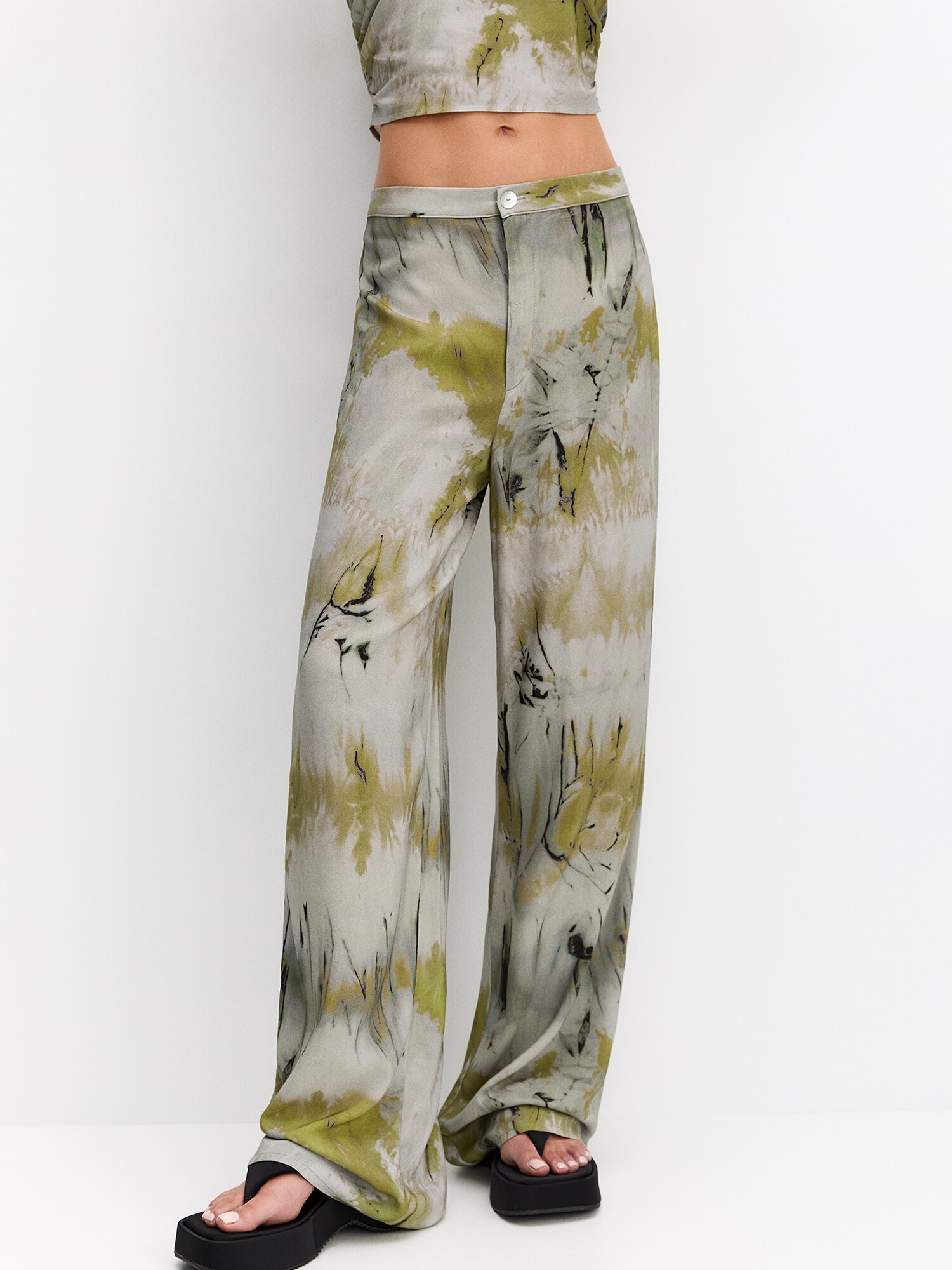 Pull&Bear Nadrág  szürke / olíva / sötétzöld / fekete termék 2. képe