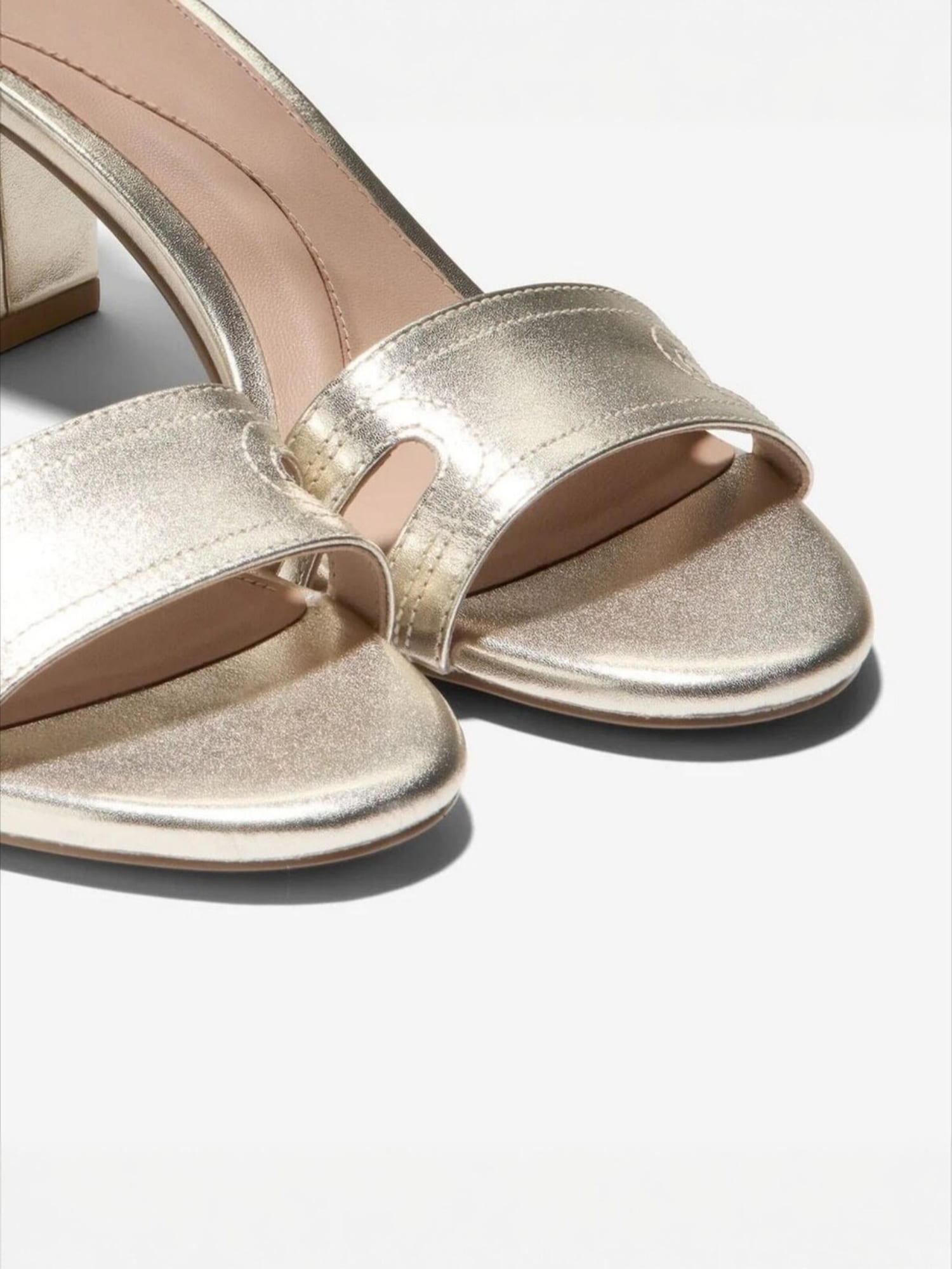 Cole Haan Sandalias con hebilla 'ADELAINE' oro – imagen 3