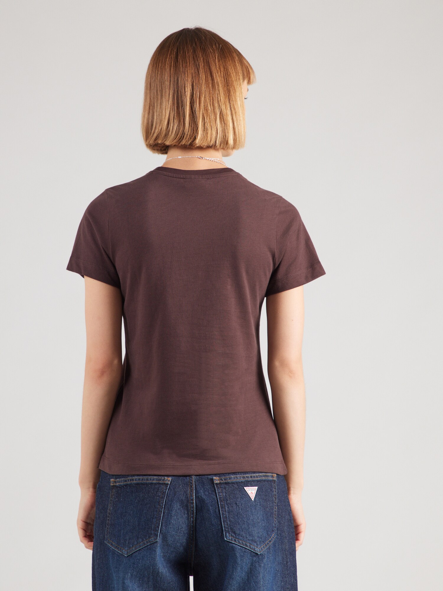 GUESS Camiseta 'Fausta'  chocolate / oro / rosa claro – imagen 4