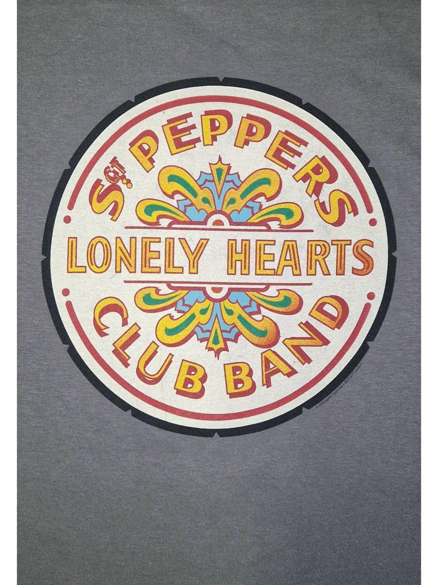 The Beatles Camiseta 'Beatles- lonely Hearts Club T-Shirt' gris – imagen 3