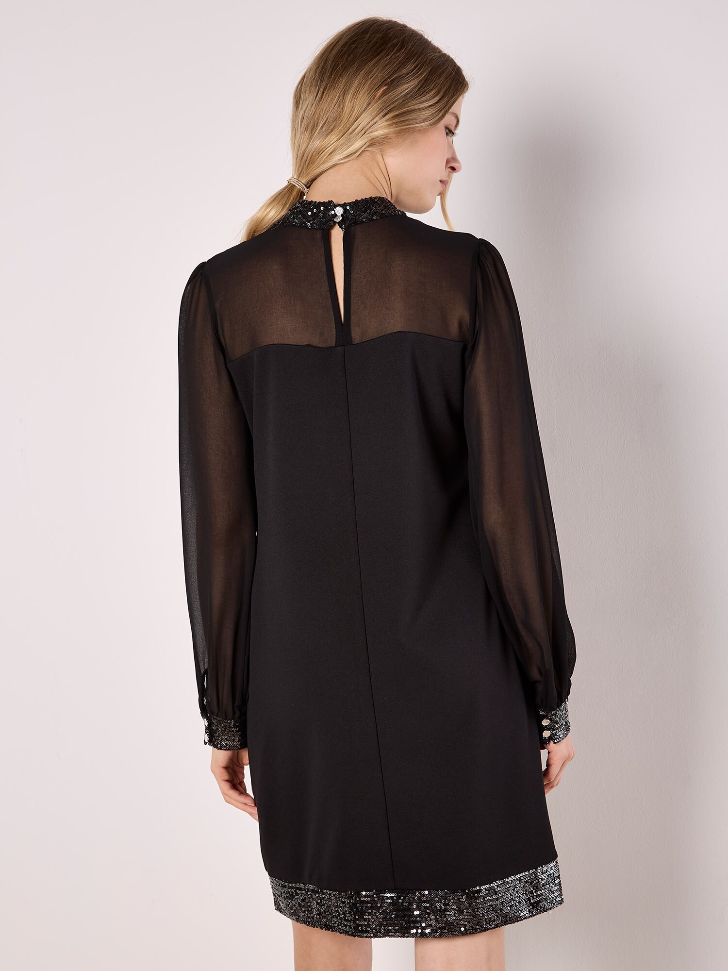 Thumbnail - Apricot Kleid