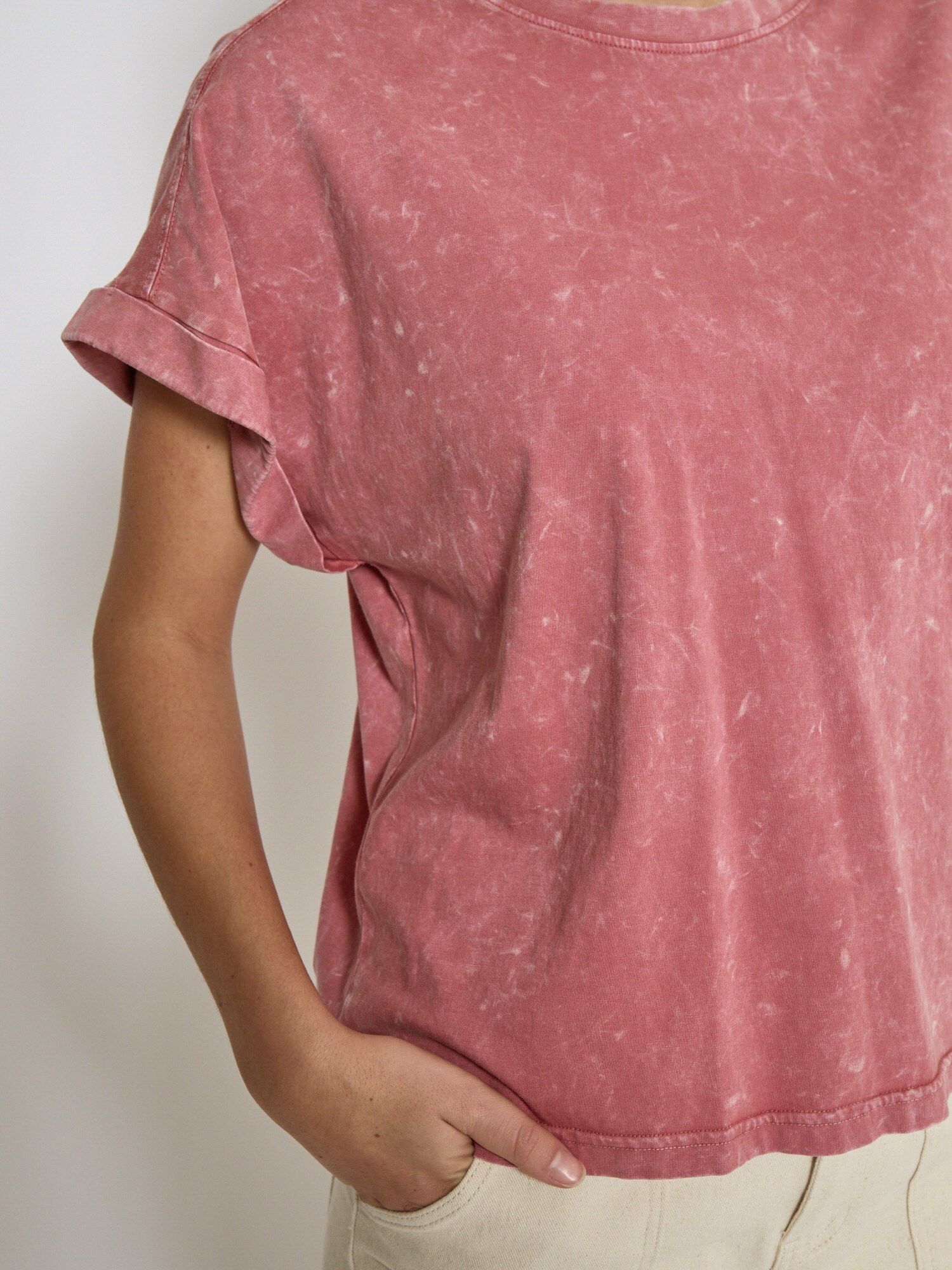 Thumbnail - Peppercorn T-Shirt Giona