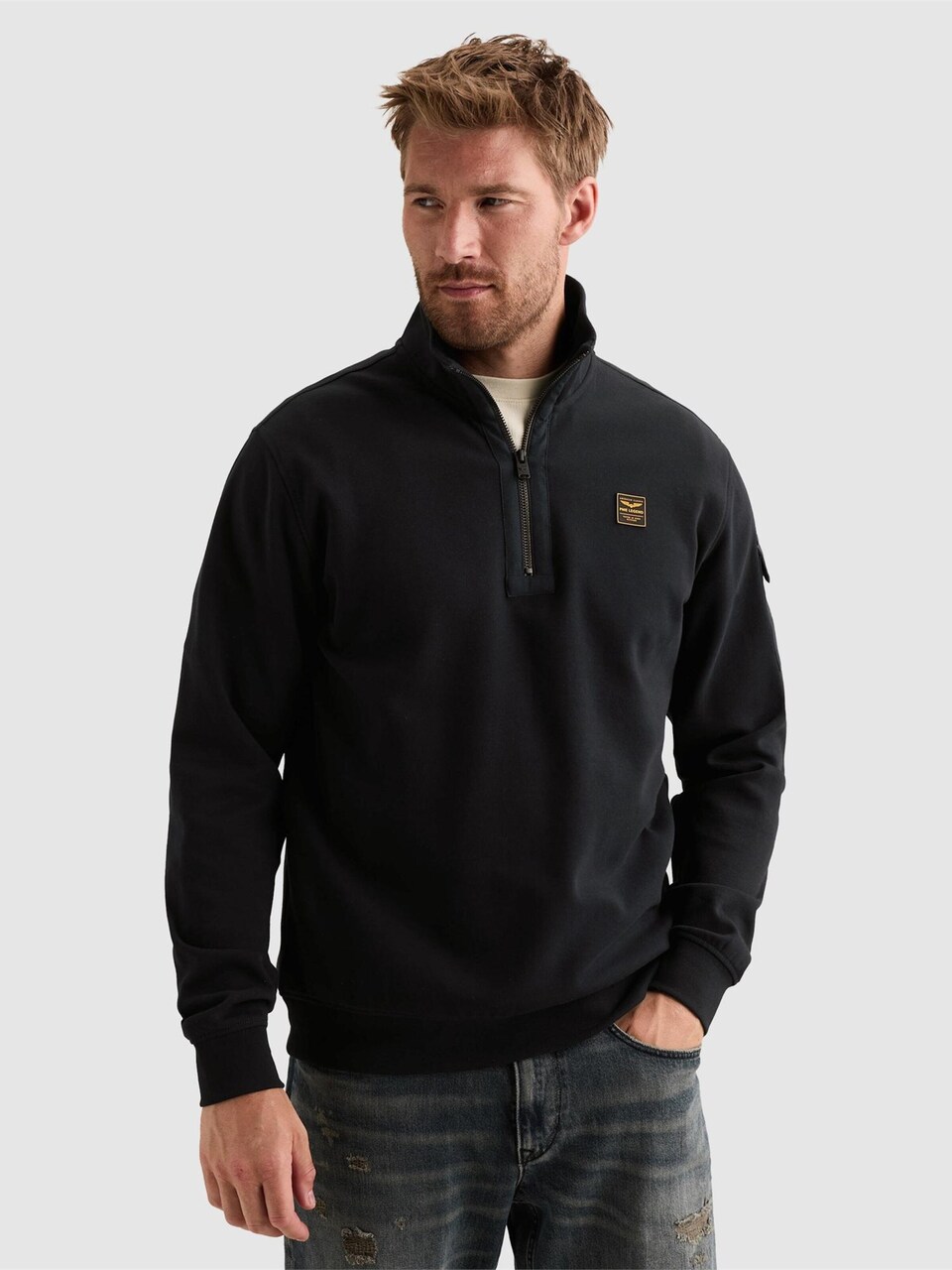 Sweatshirt 'Sweatshirt with half-zip and badge'
