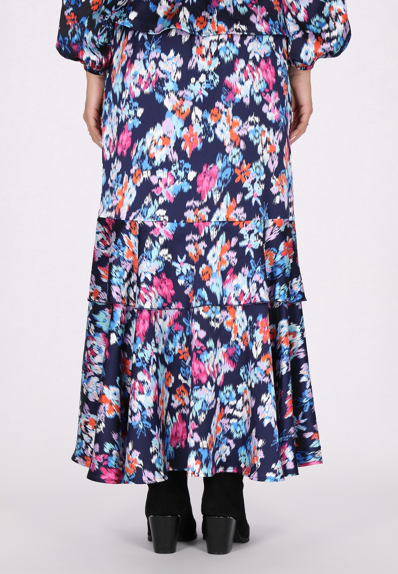 Thumbnail - IZIA Rock