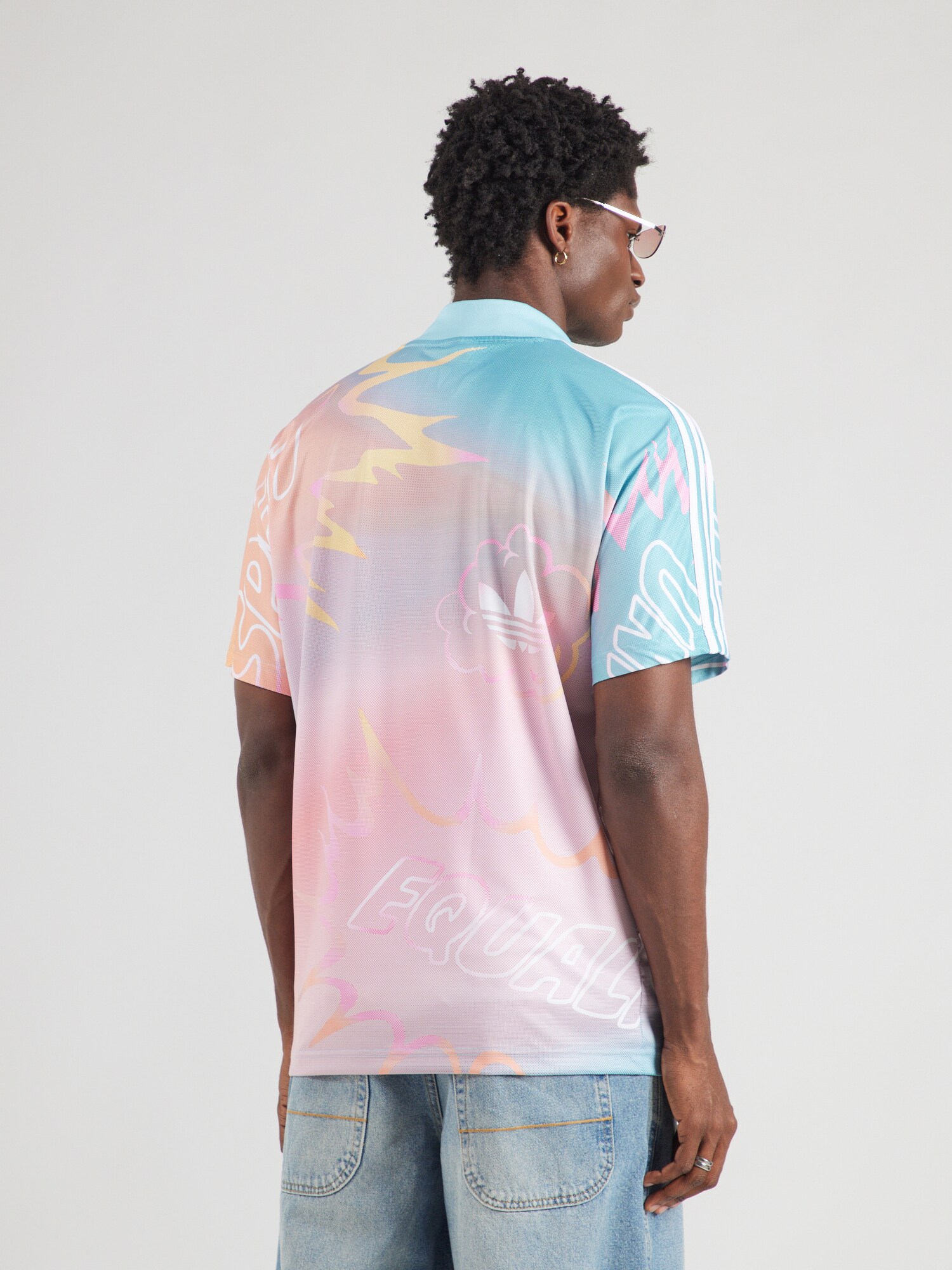 ADIDAS ORIGINALS Camiseta 'PRIDE'  azul claro / naranja / naranja claro / rosa – imagen 4
