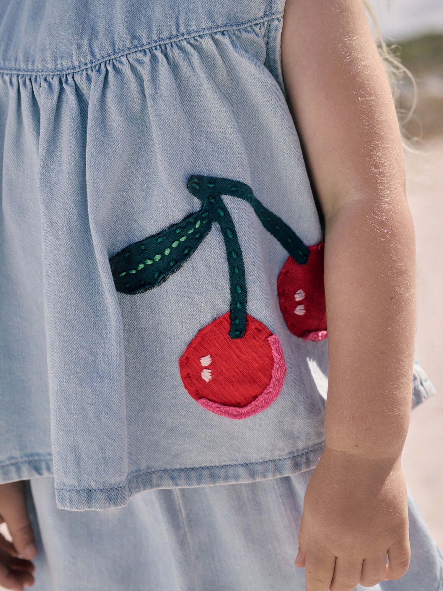 Thumbnail - Next Set: Bluse und Shorts
