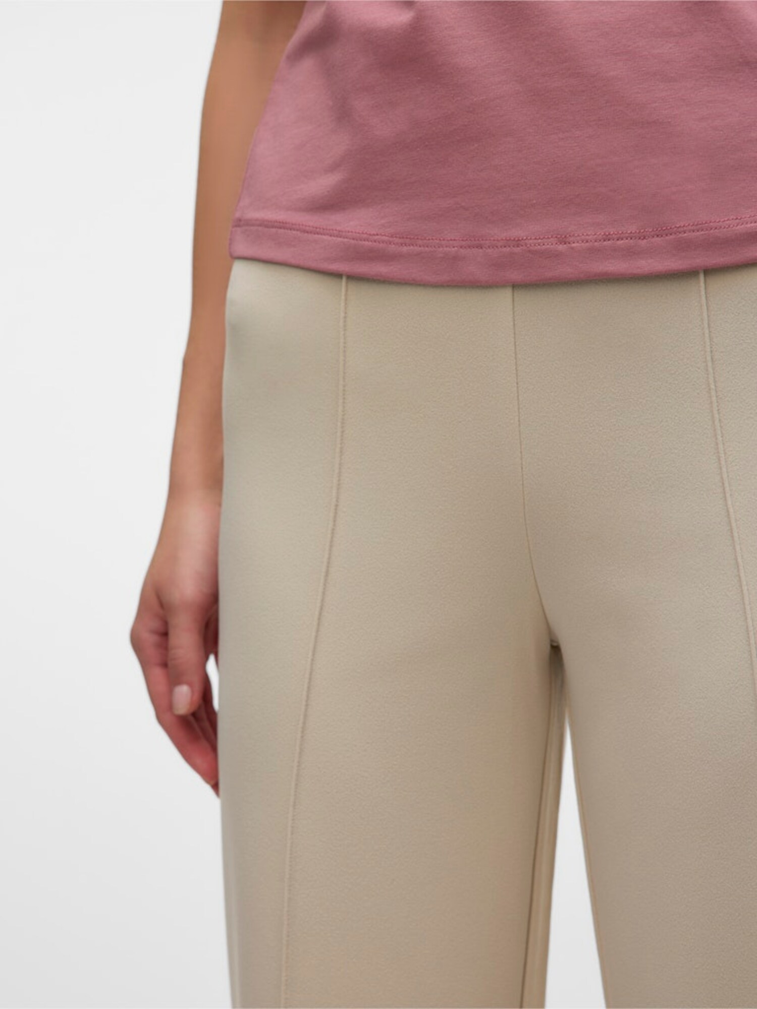 VERO MODA Élére vasalt nadrágok 'BECKY'  greige termék 2. képe