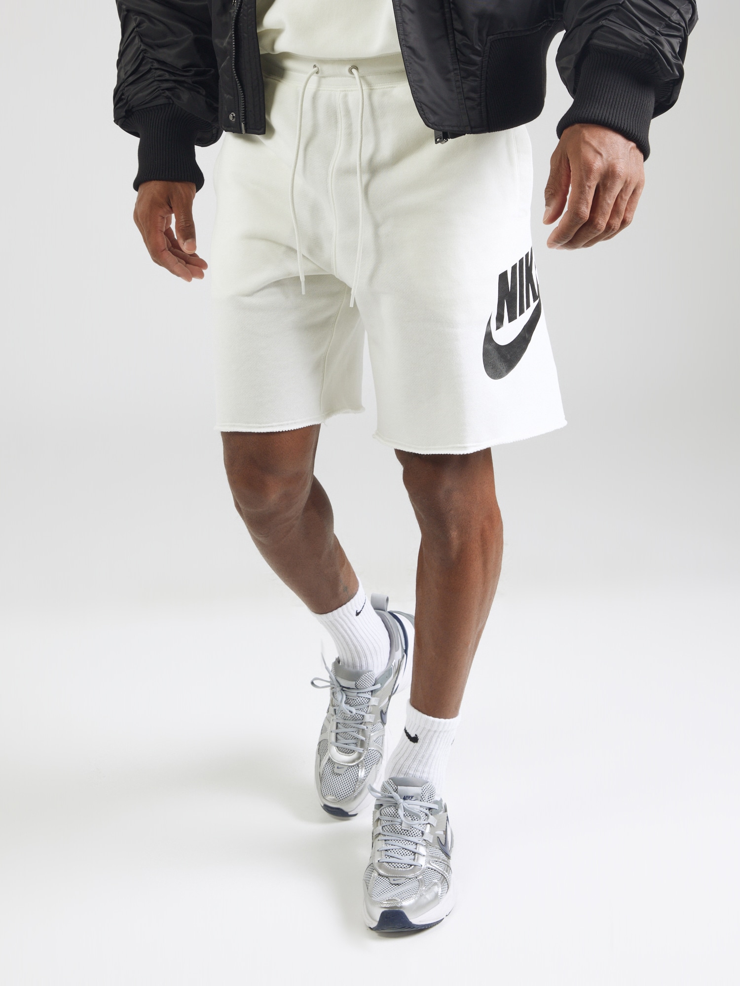 Nike Sportswear Nadrág 'CLUB ALUMNI'  krém / fekete termék 2. képe