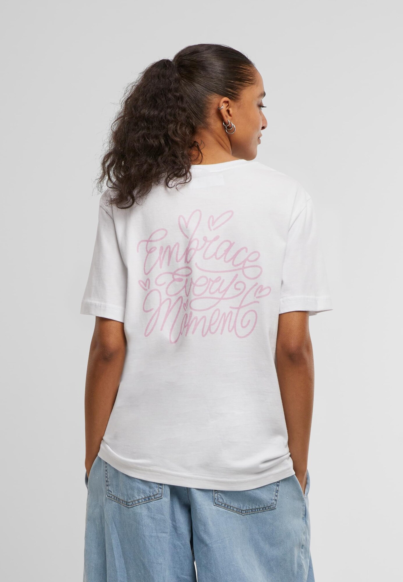 Thumbnail - T- Shirt 'Embrace Every Moment'