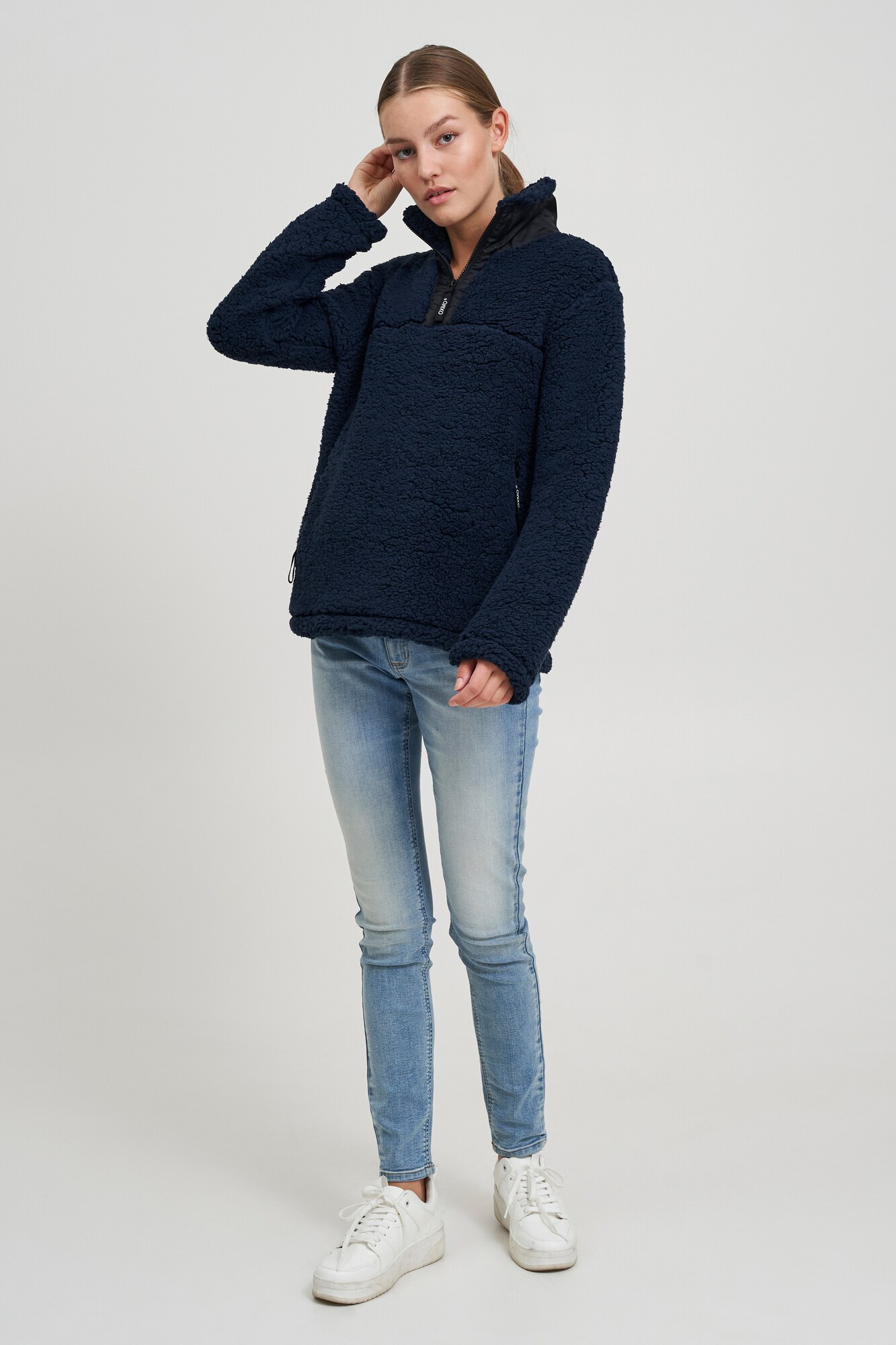 Thumbnail - Oxmo Pullover