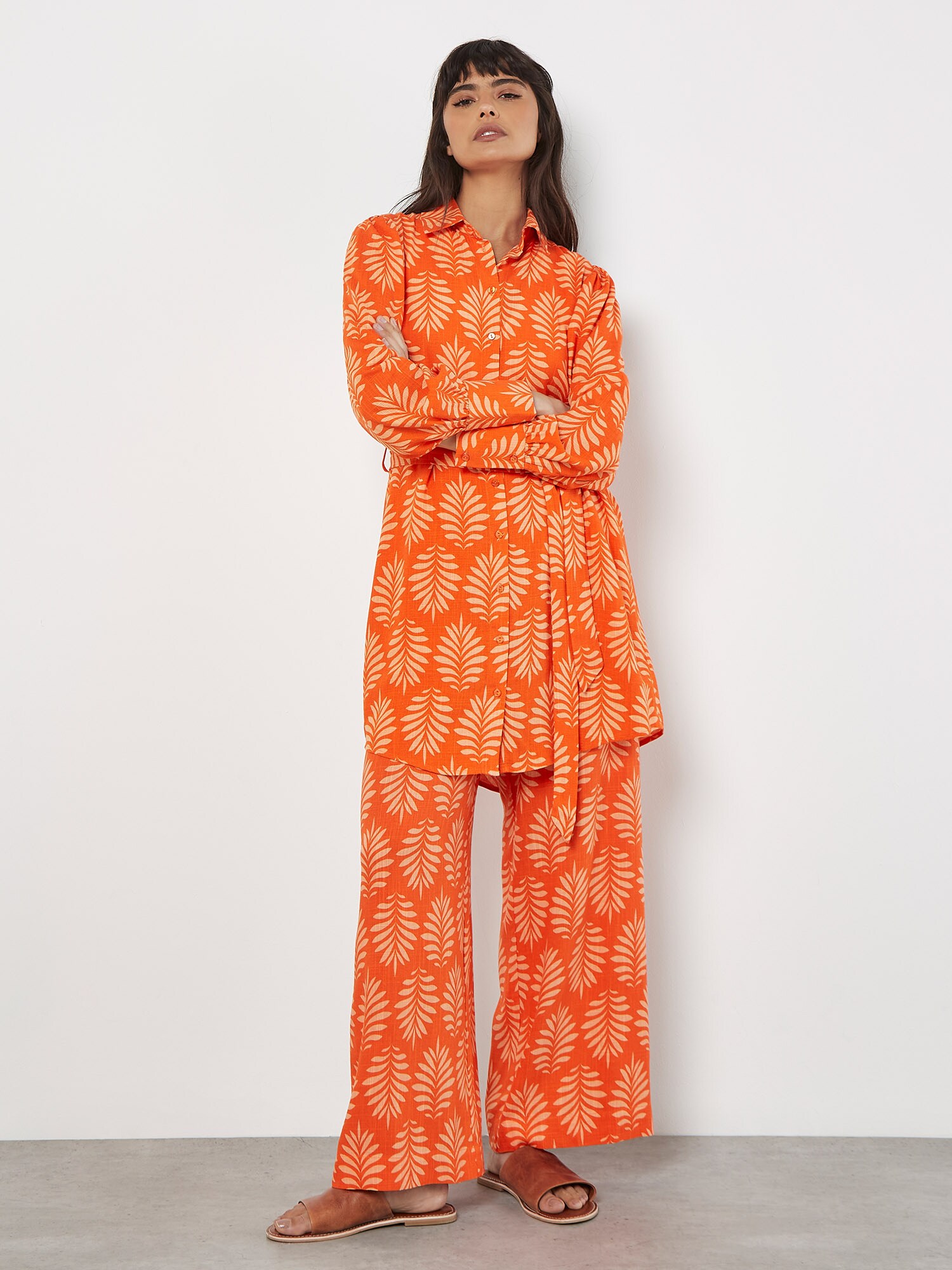 Thumbnail - Apricot Kleid