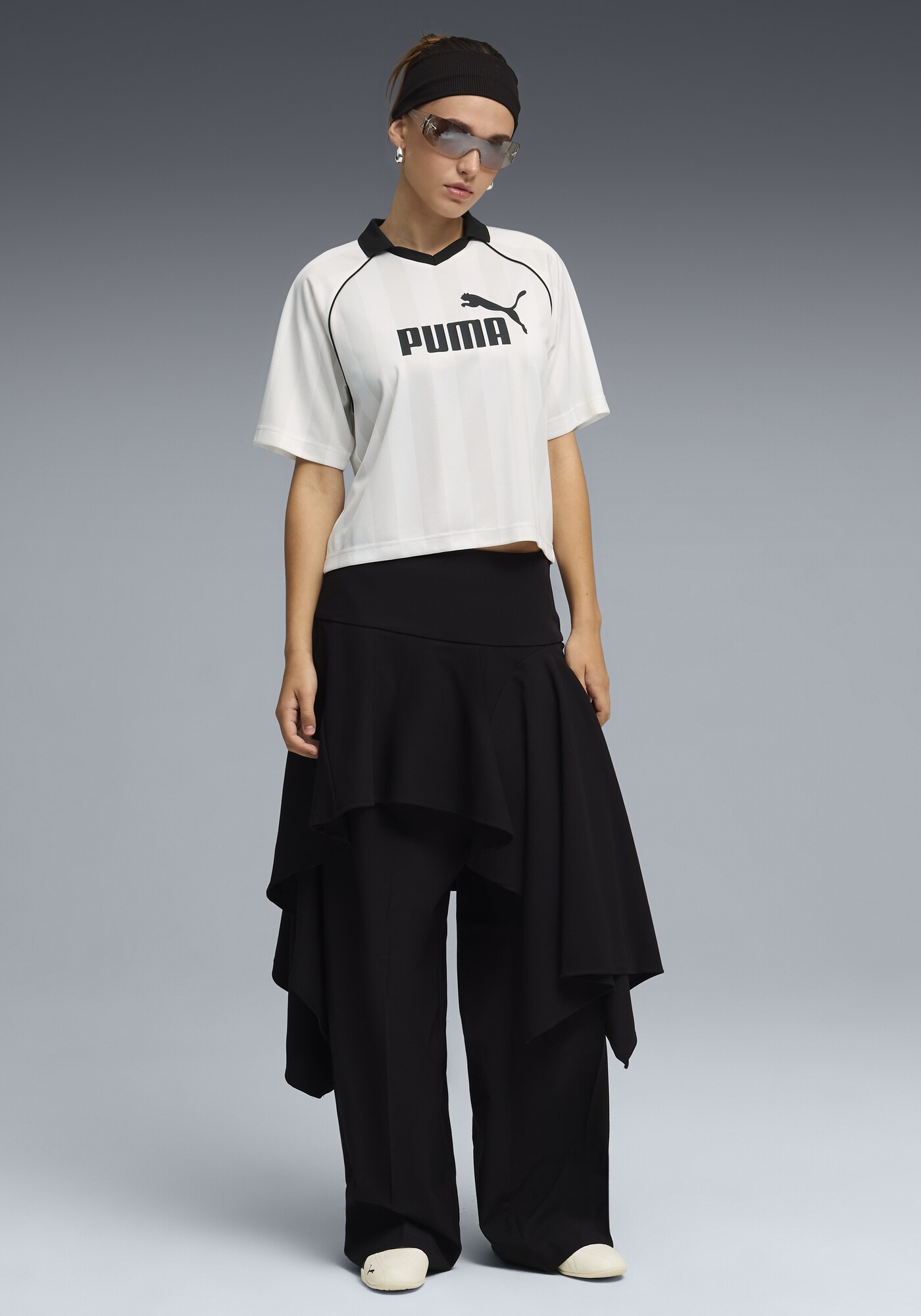 Puma Camiseta De Manga Corta Con Cuello Pico Ess – imagen 2