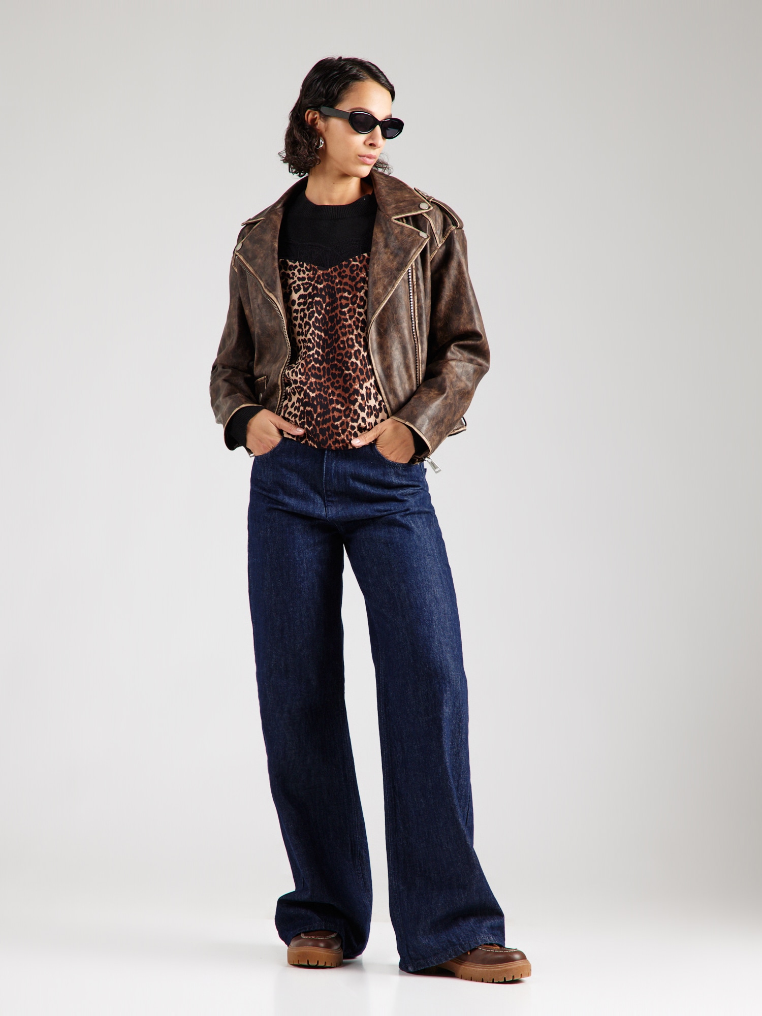 Thumbnail - PIECES Top PCTIFFANY