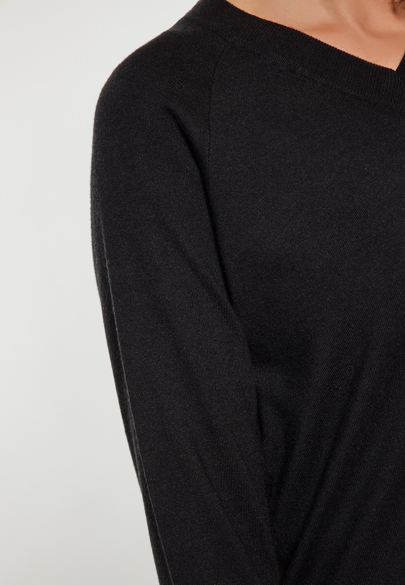 Thumbnail - usha BLUE LABEL Pullover