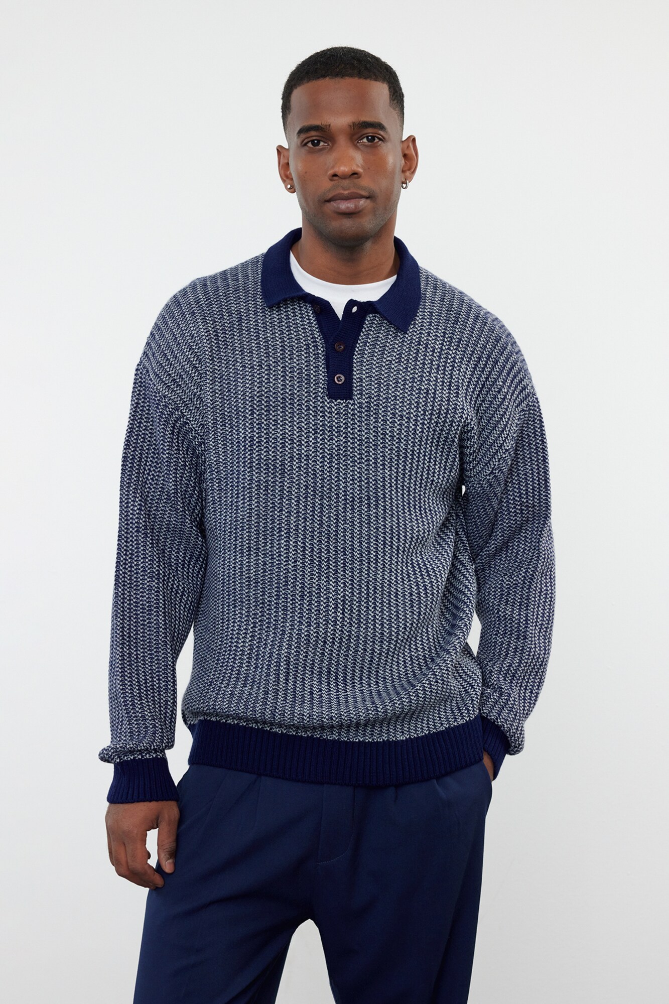 Trendyol Pulover bleumarin / alb