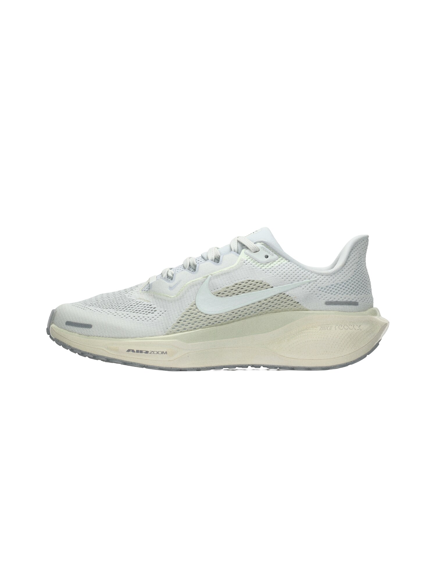 Nike: sportivi adidași – cu material premium