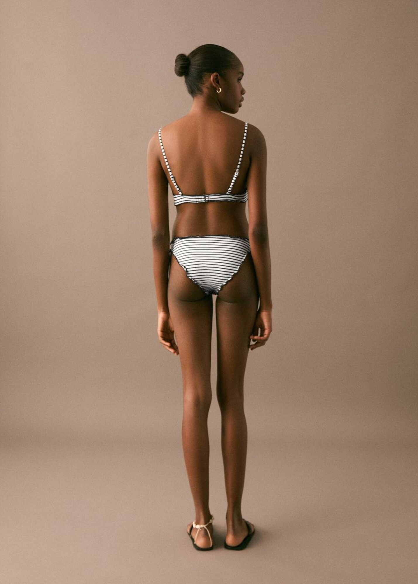 Thumbnail - Bikini
