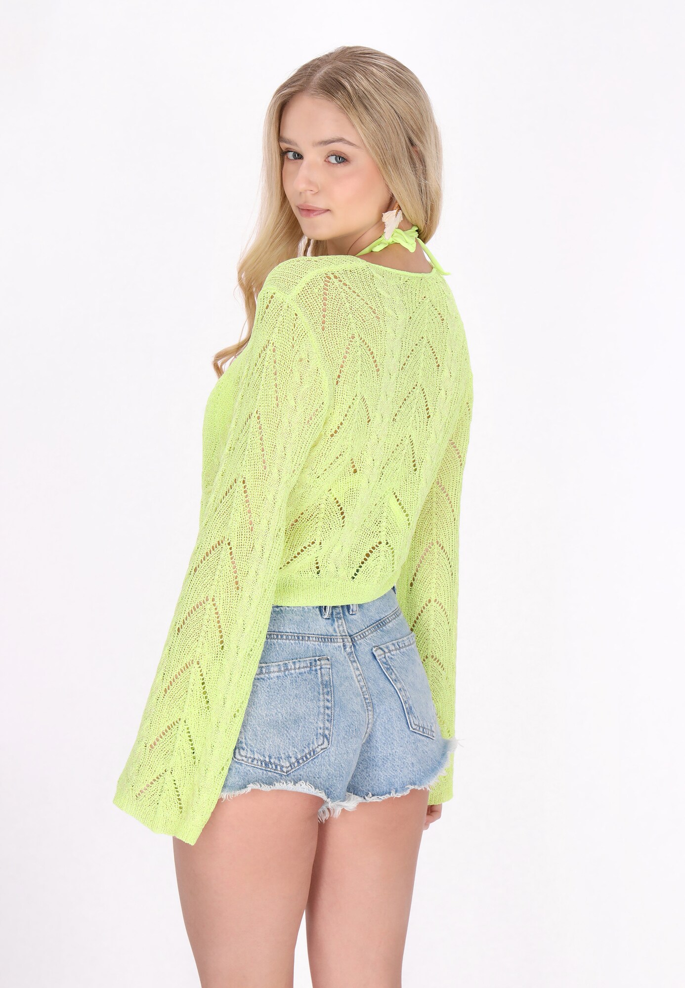 Thumbnail - IZIA Pullover Fashion Look