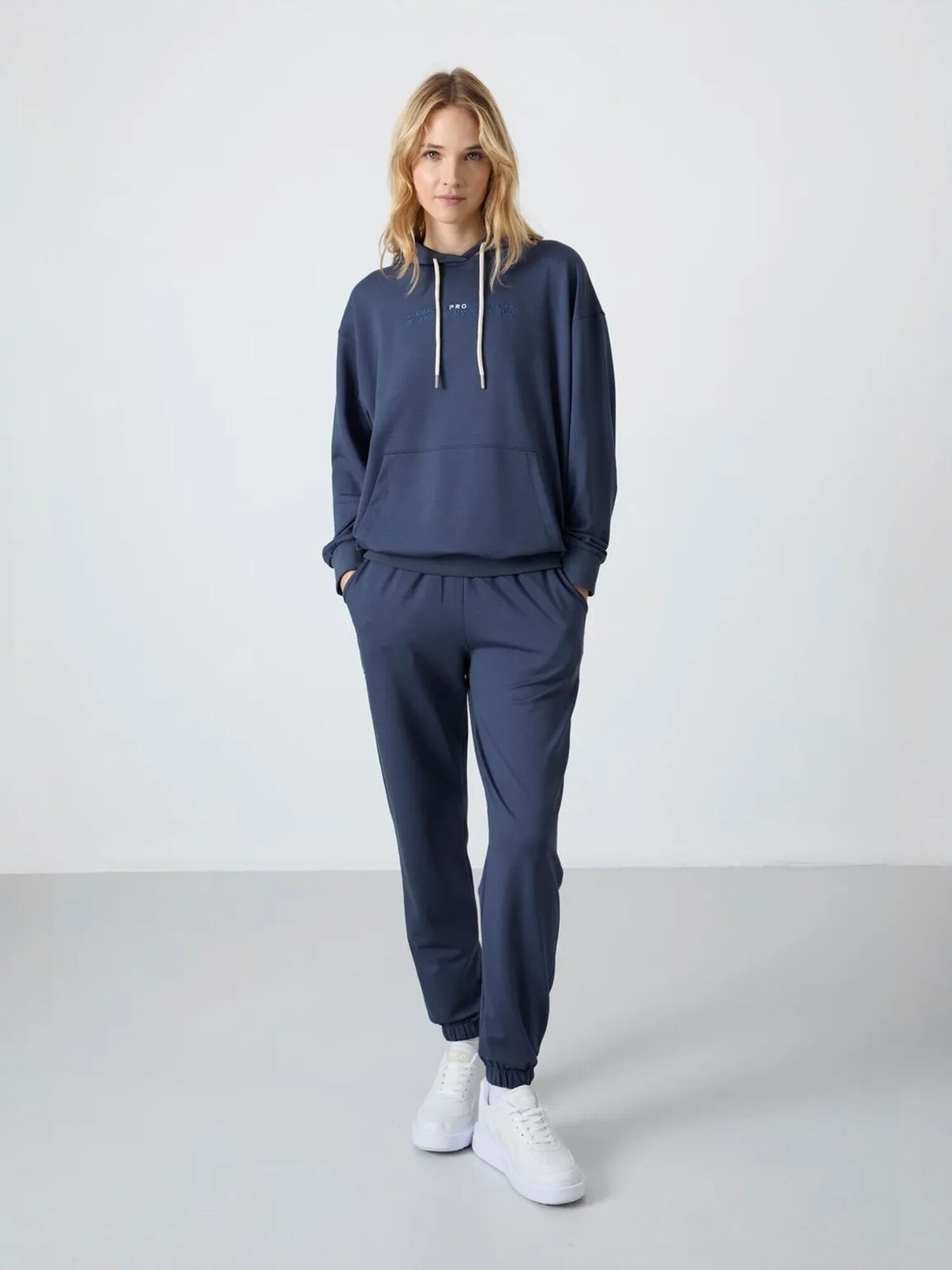 Tommy Life Jogging komplet mornarsko plava