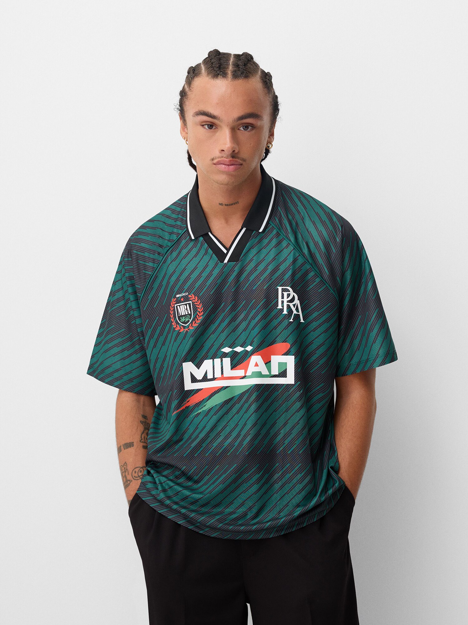 Bershka Póló 'ACADEMY MILAN'  smaragd / piros / fekete / fehér termék 2. képe