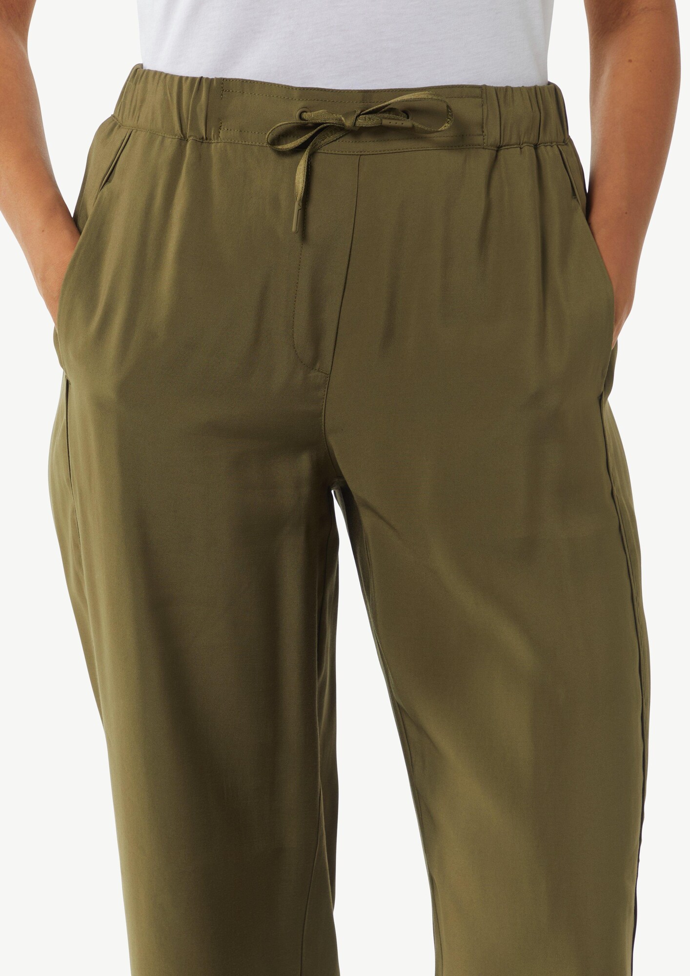 Thumbnail - comma casual identity Hose