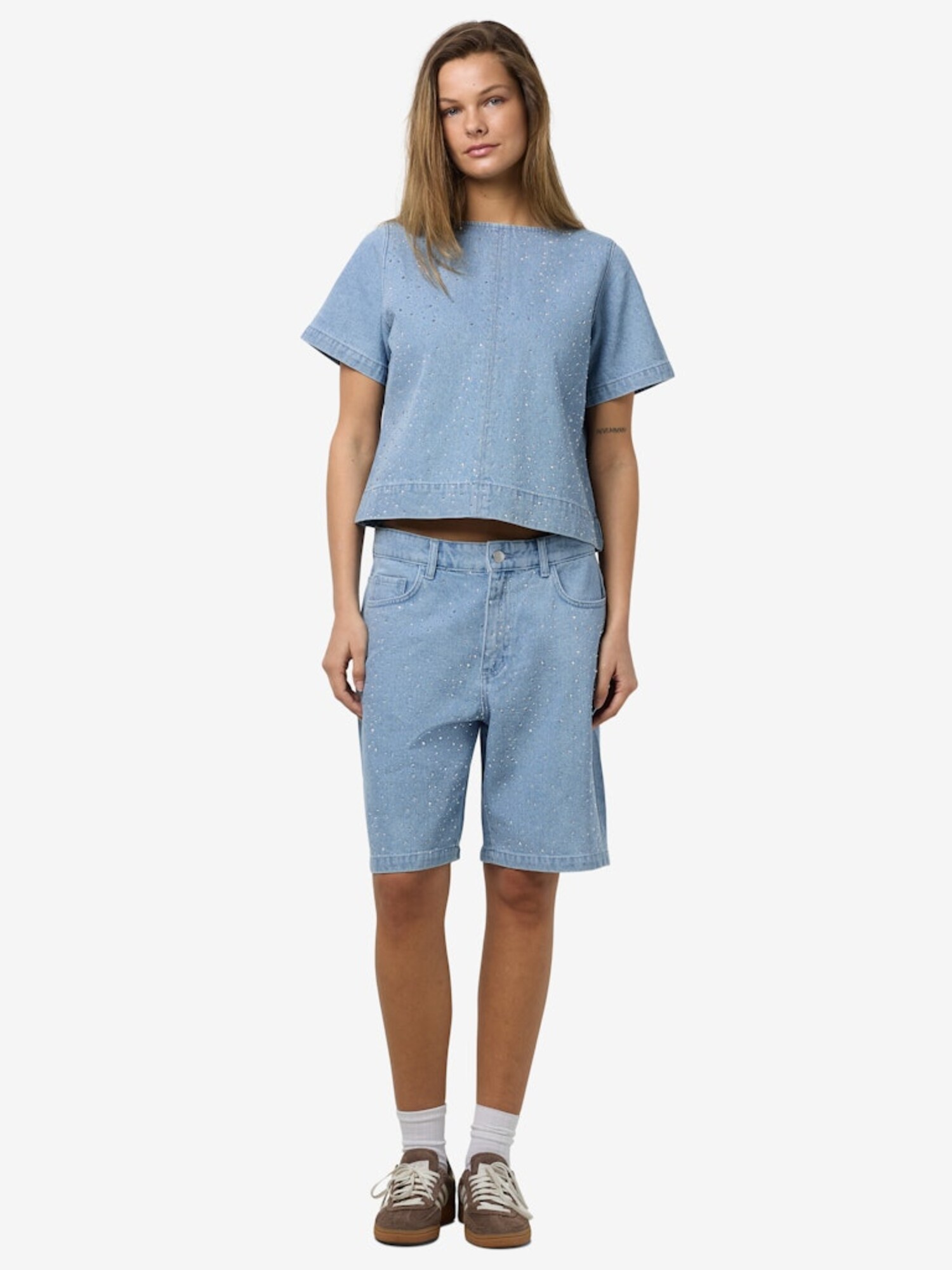 Thumbnail - Noisy may Shorts NMJANNEL