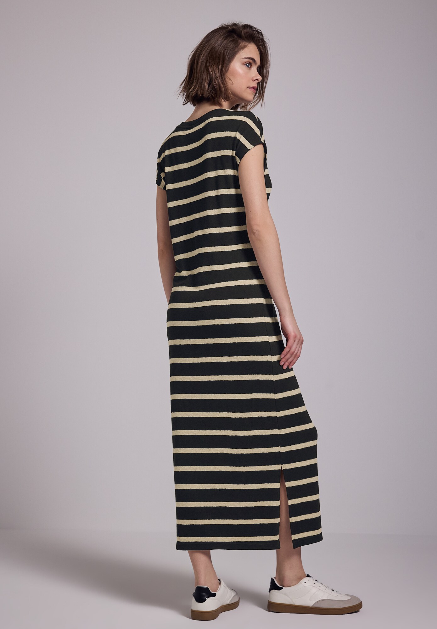 Thumbnail - Gestreiftes Kleid