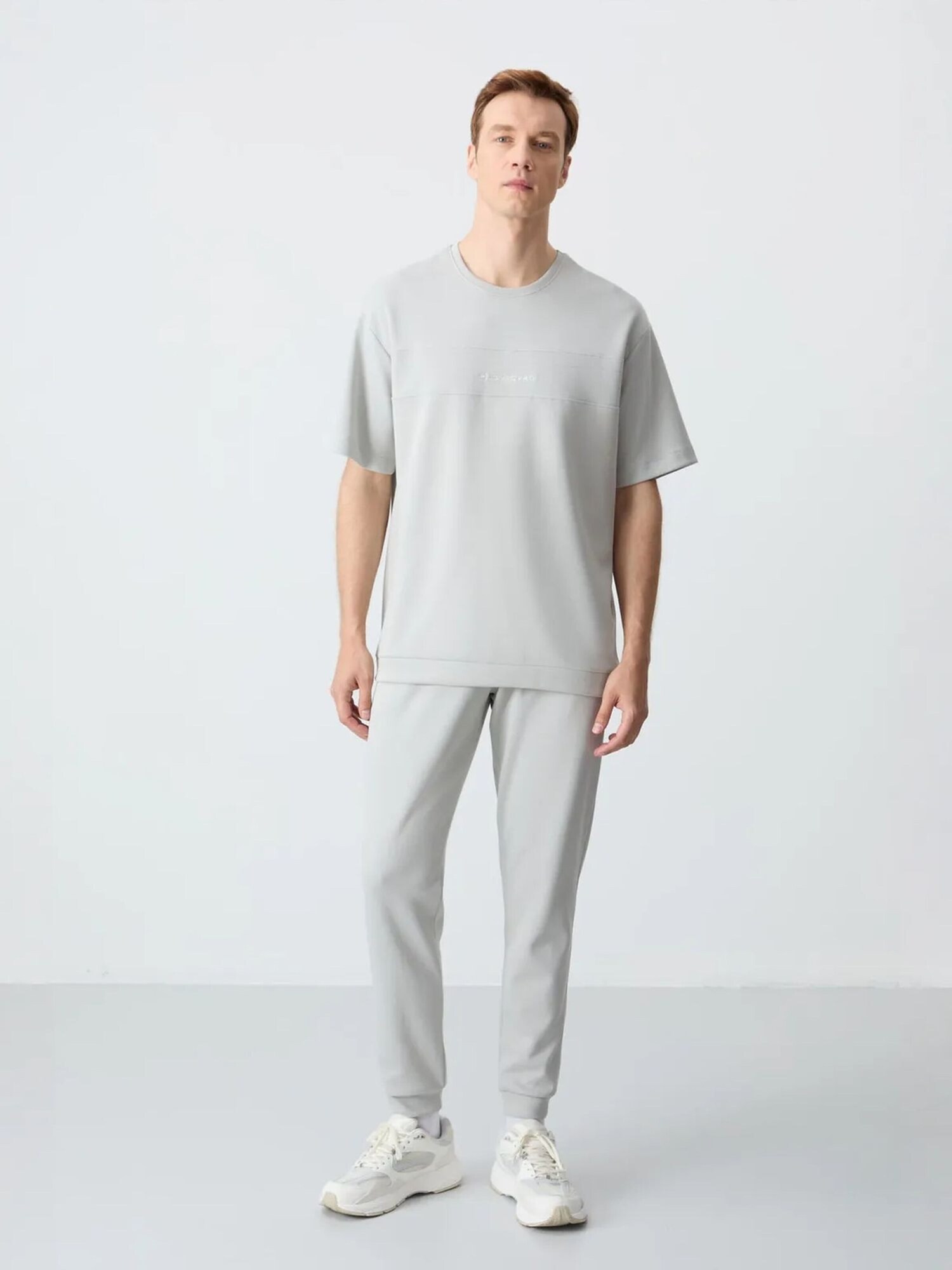 Tommy Life Jogging komplet svijetlosiva