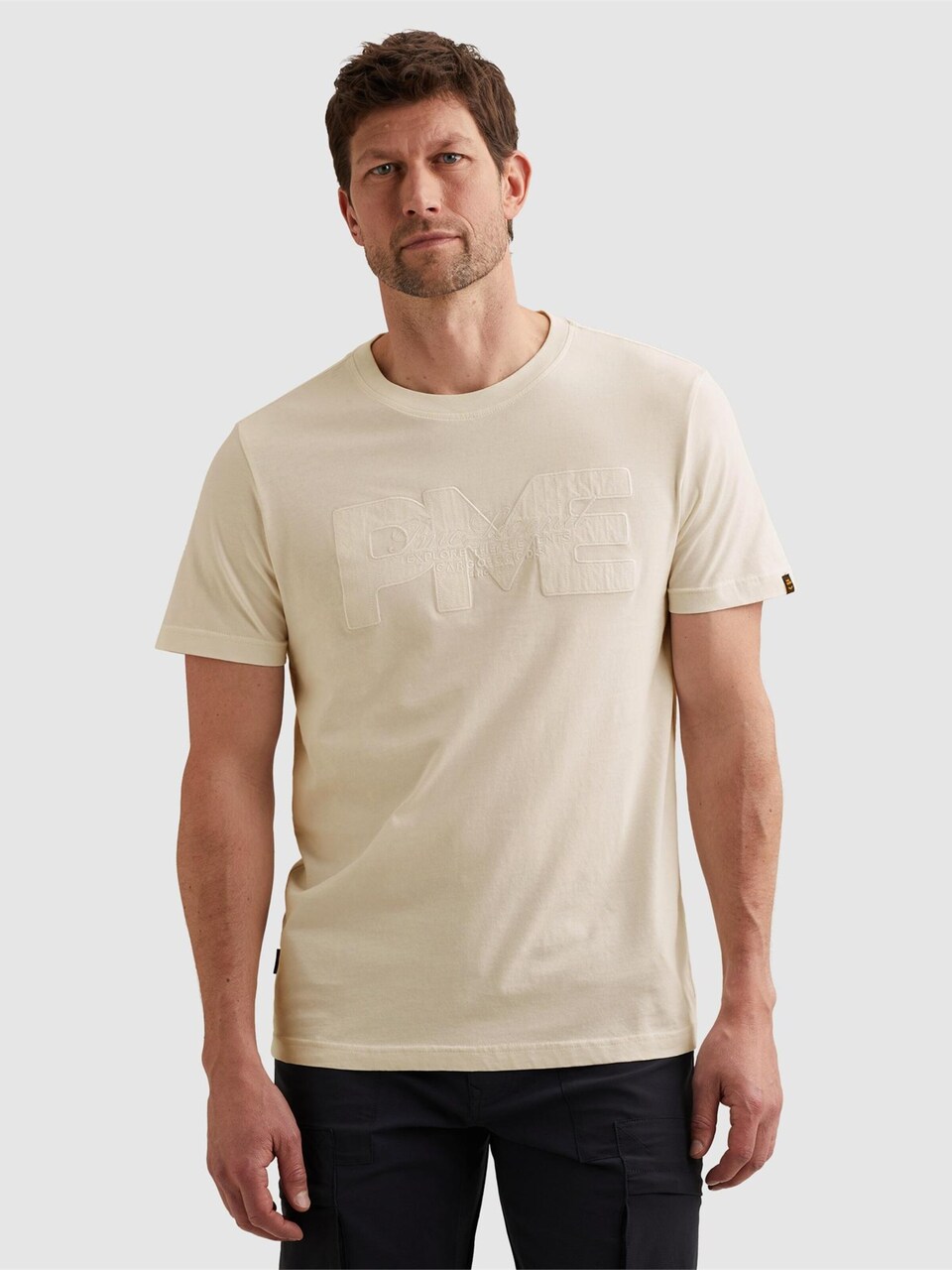 T-shirt 'T-shirt with artwork on the chest'