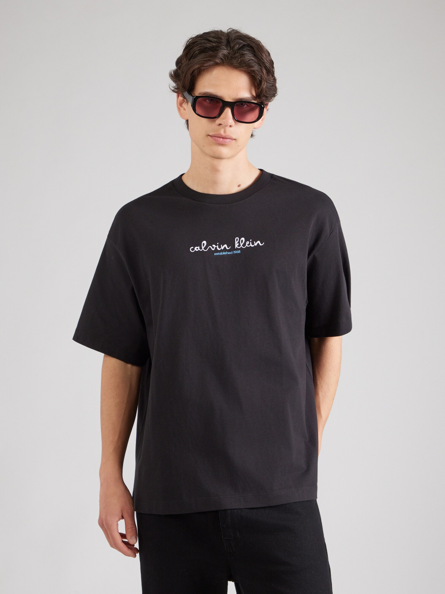 Calvin Klein Jeans Camiseta 'Logo Graphic' azul oscuro / negro / blanco – imagen 3