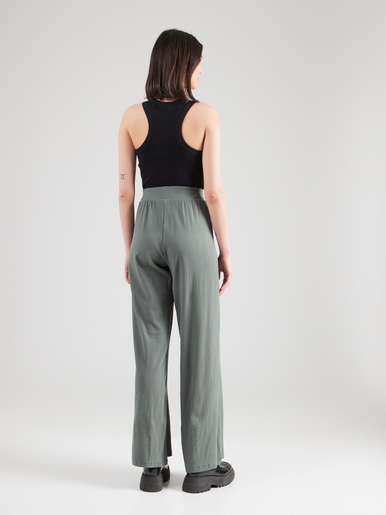 Thumbnail - STUDIO SELECT Hose Sofia