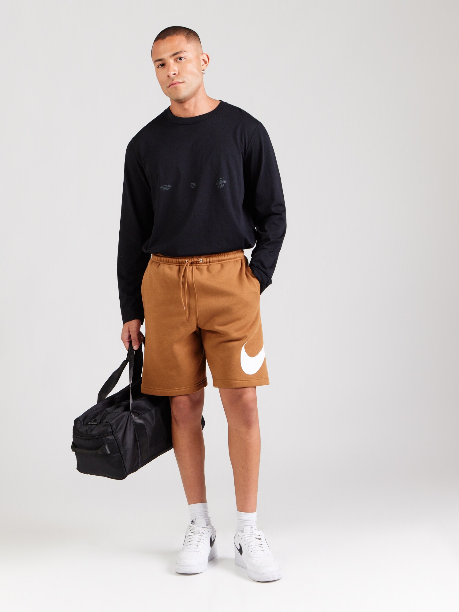 Nike Sportswear Pantalón 'CLUB'  cognac / blanco – imagen 4