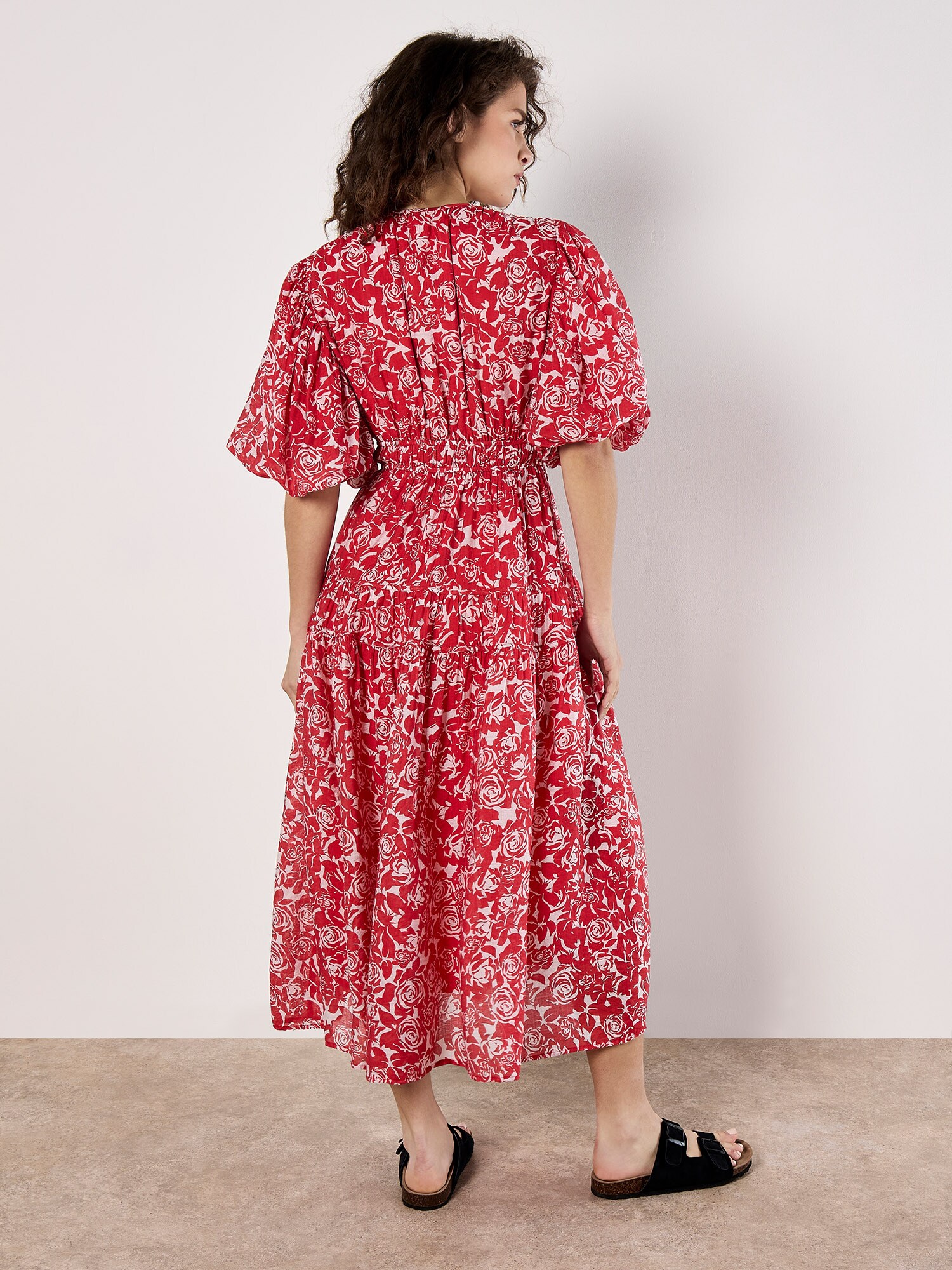 Thumbnail - Apricot Kleid