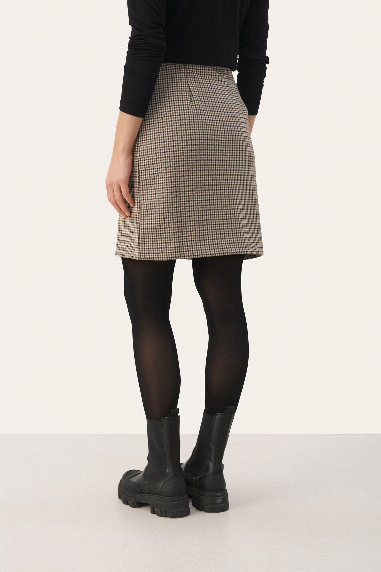 Thumbnail - Part Two Rock CorinnePW