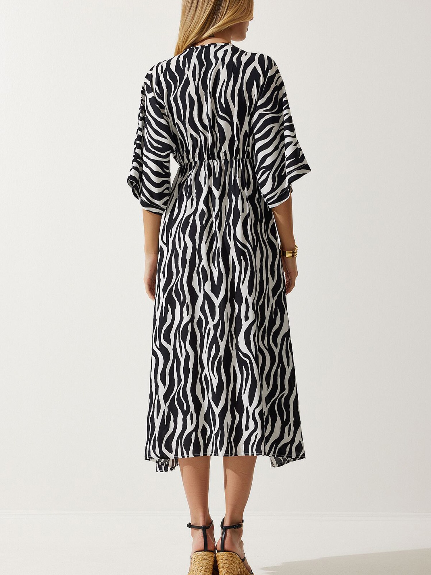 Thumbnail - Happiness stanbul Kleid