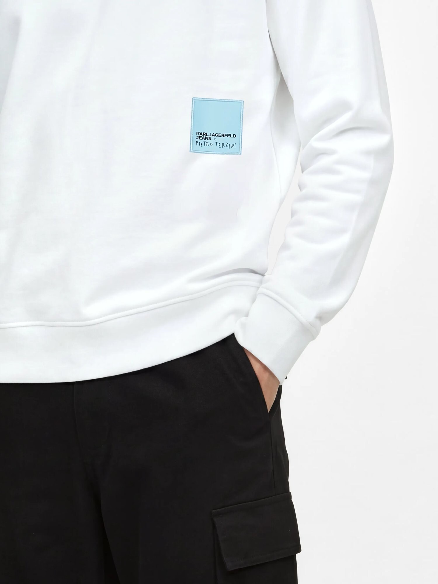 KARL LAGERFELD JEANS Sudadera 'KLJ X Pietro Terzini'  azul claro / negro / blanco – imagen 4