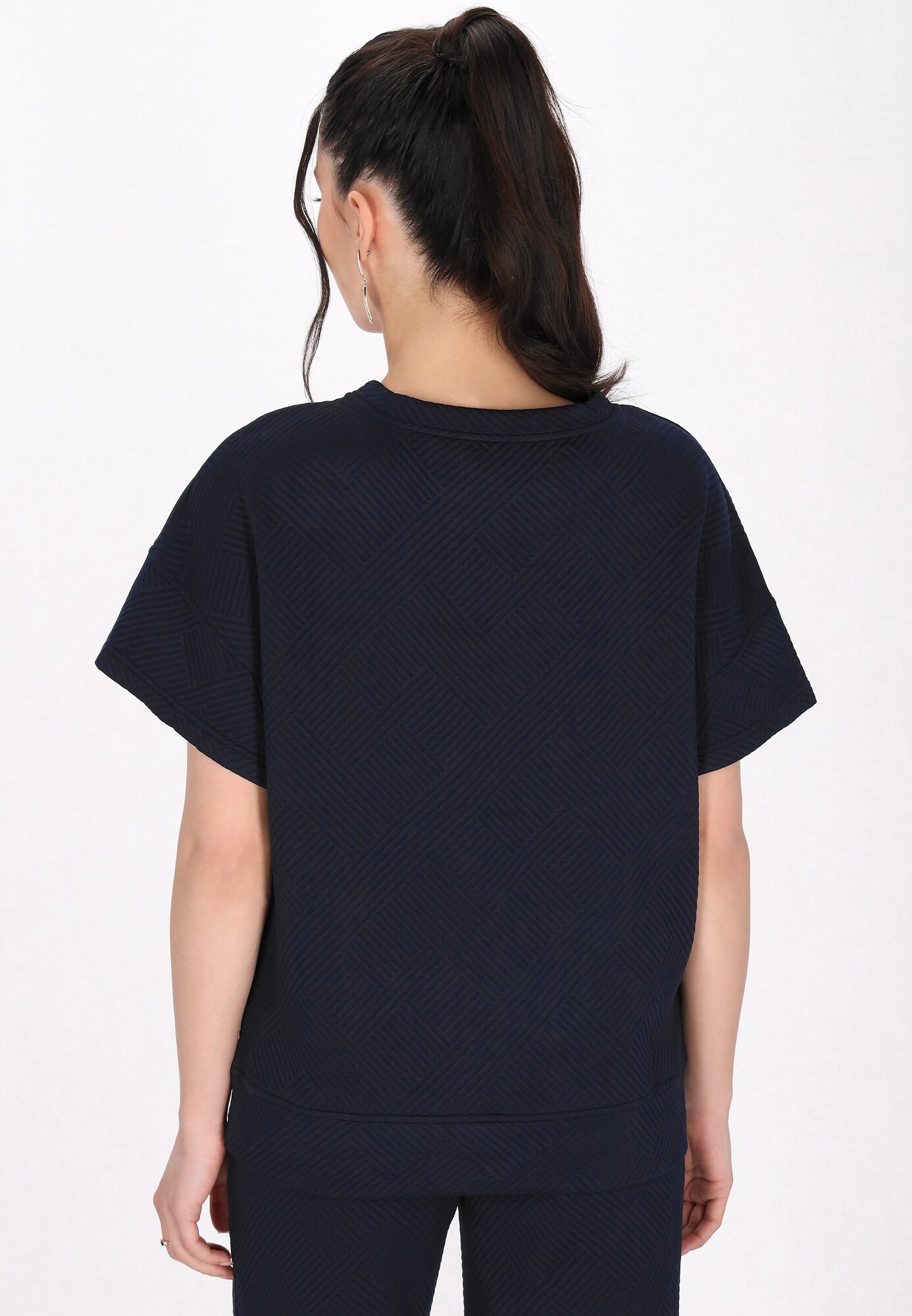 Thumbnail - faina Athlsr T-Shirt Fashion Look