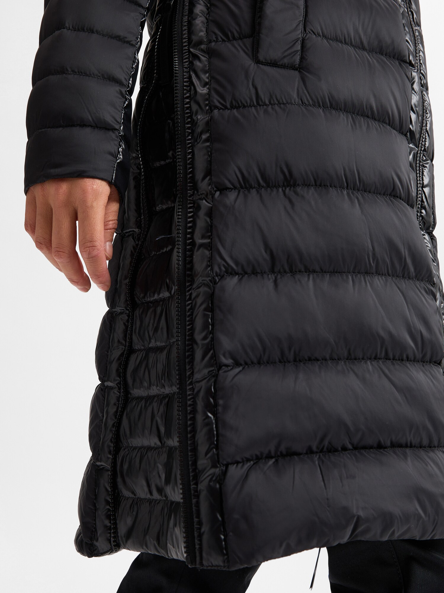 Thumbnail - DKNY Mantel