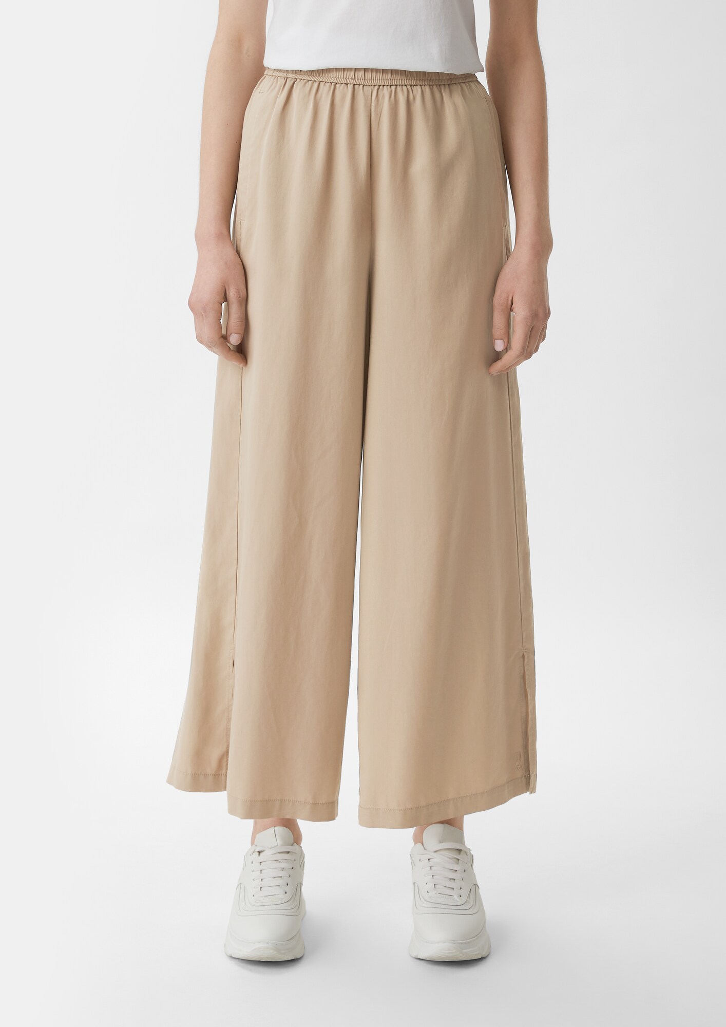Thumbnail - comma casual identity Hose