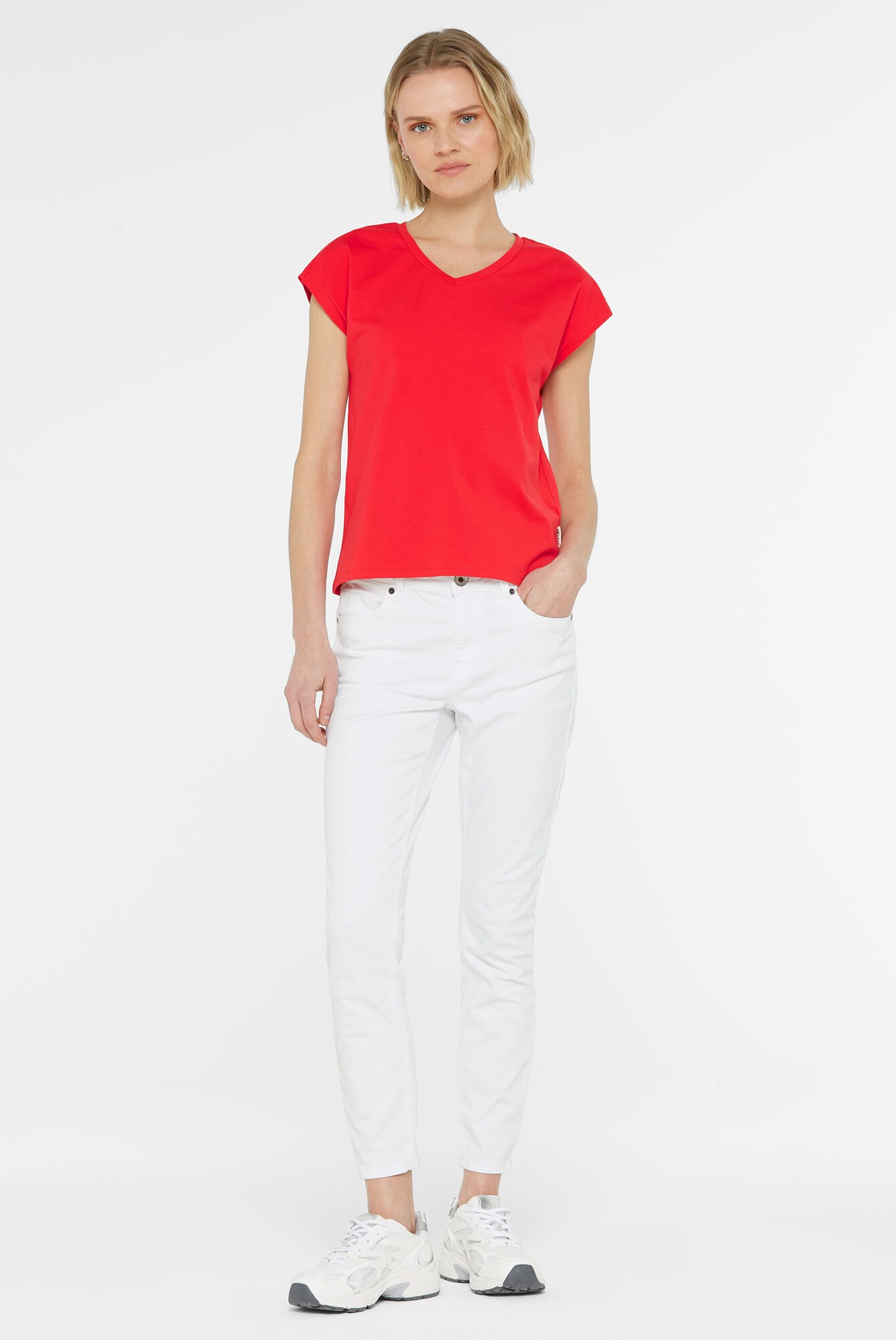 Thumbnail - SENSES.THE LABEL Sleeveless Shirt TAI:KI mit tiefem Rundhalsausschnitt