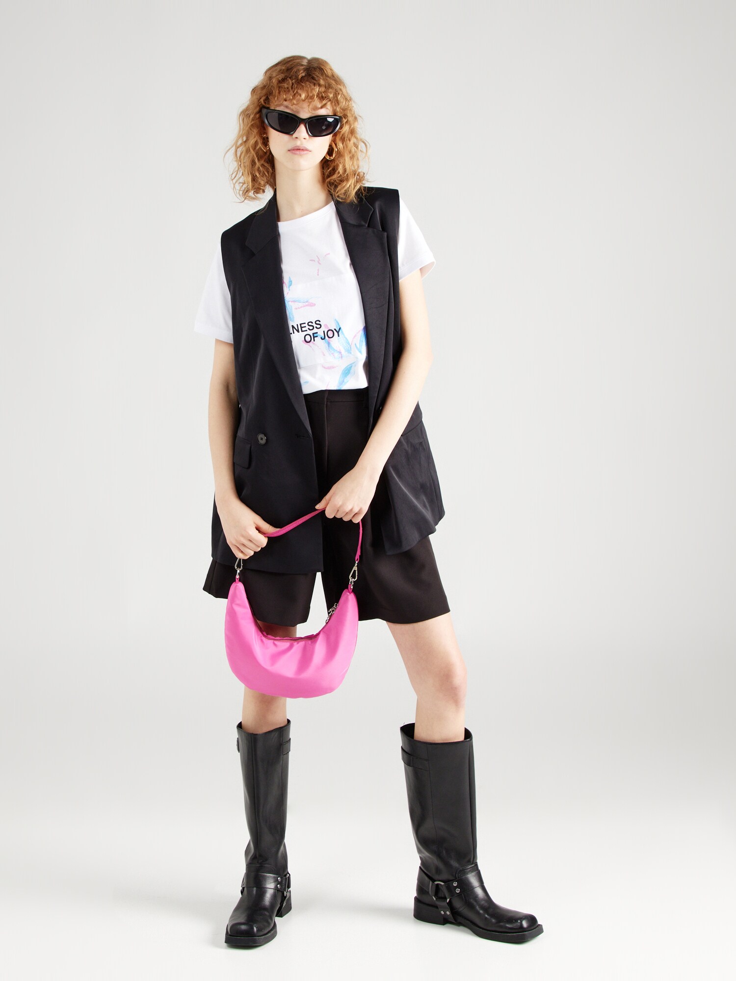 Thumbnail - comma casual identity T-Shirt