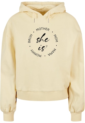 Merchcode Sweatshirt ‘Mothers Day – She is’ Pasteelgeel / Zwart