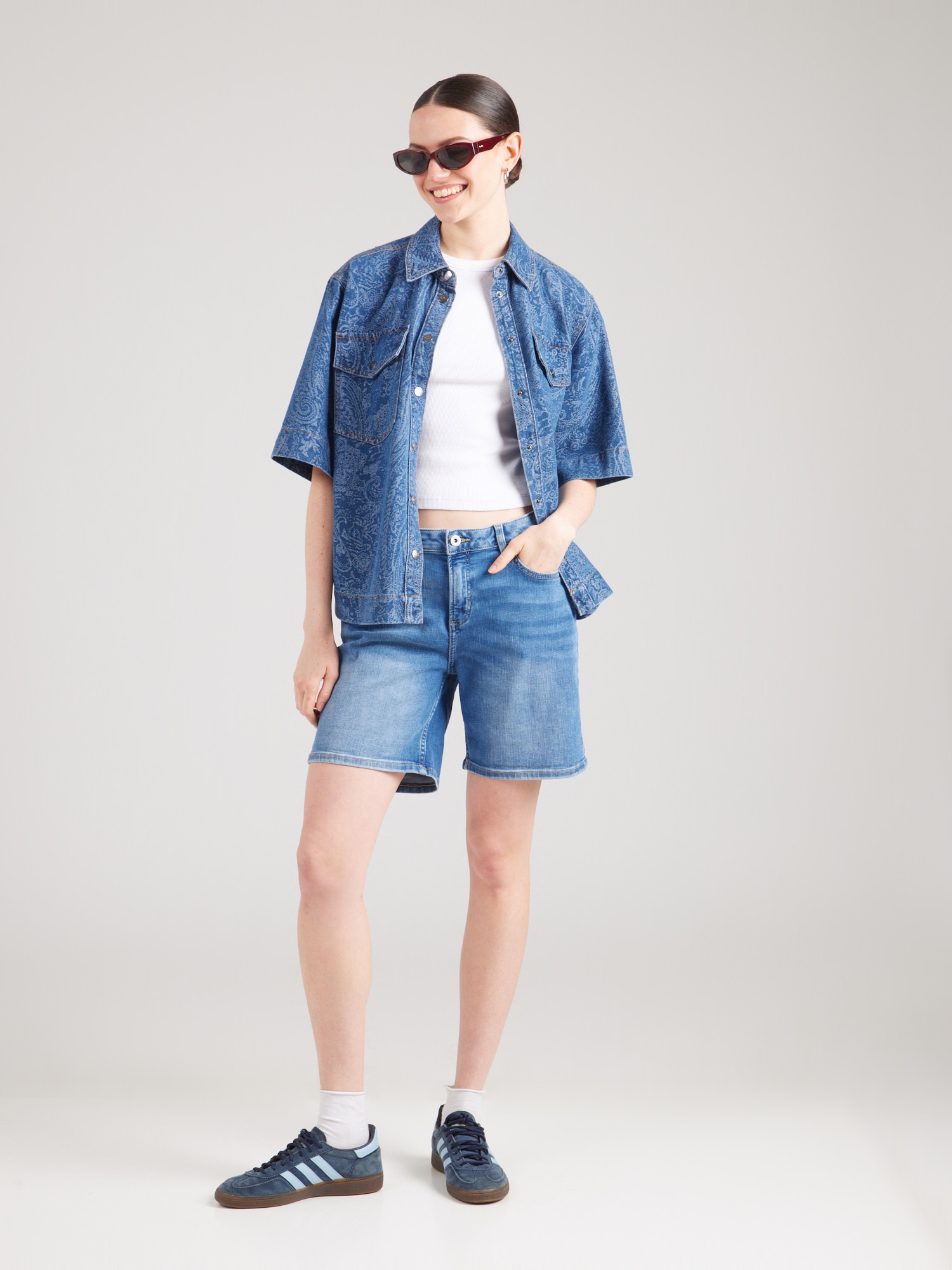 Thumbnail - Shorts 'Abby'
