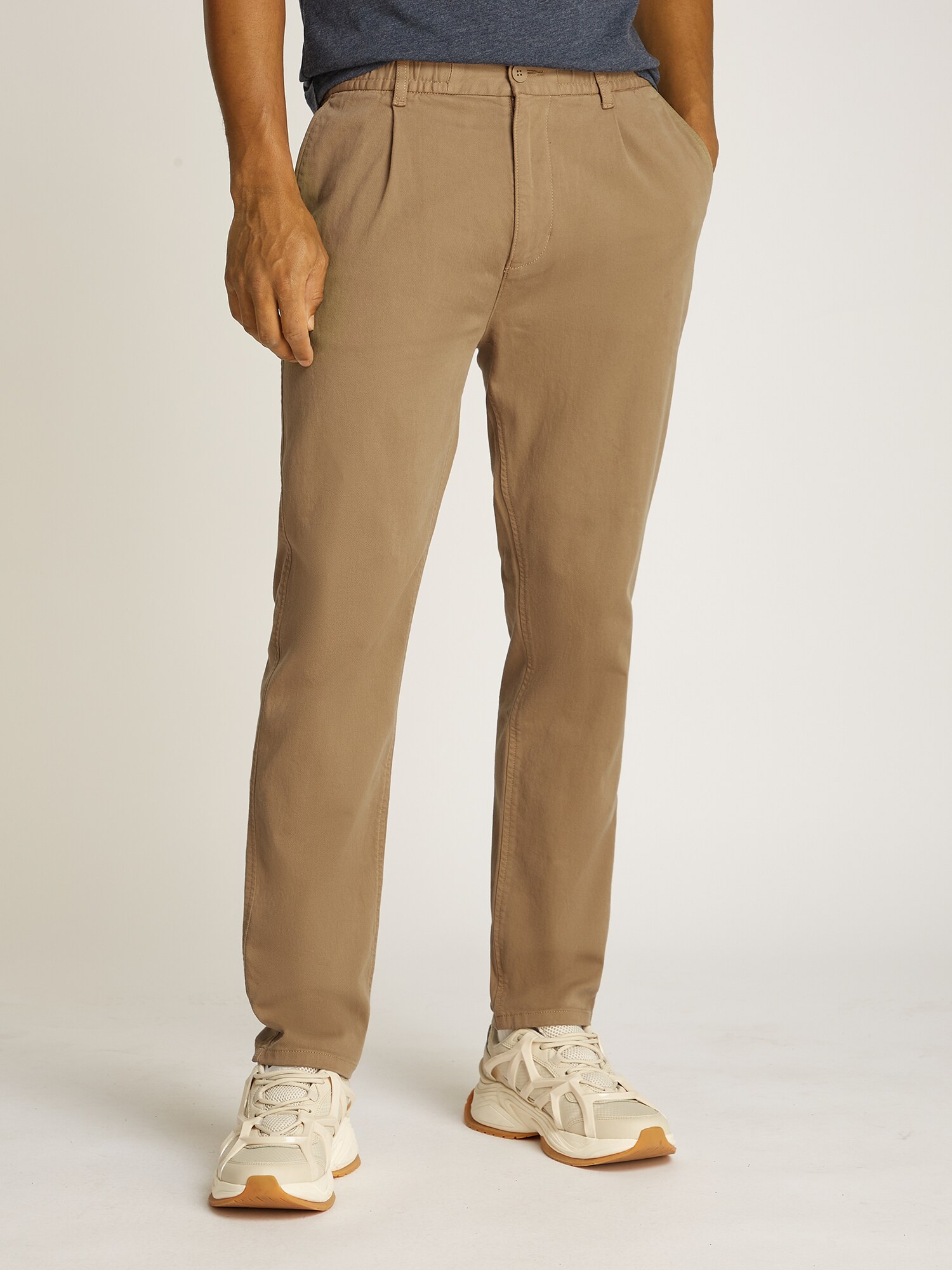 Tommy Jeans Élére vasalt nadrágok  barna termék 2. képe