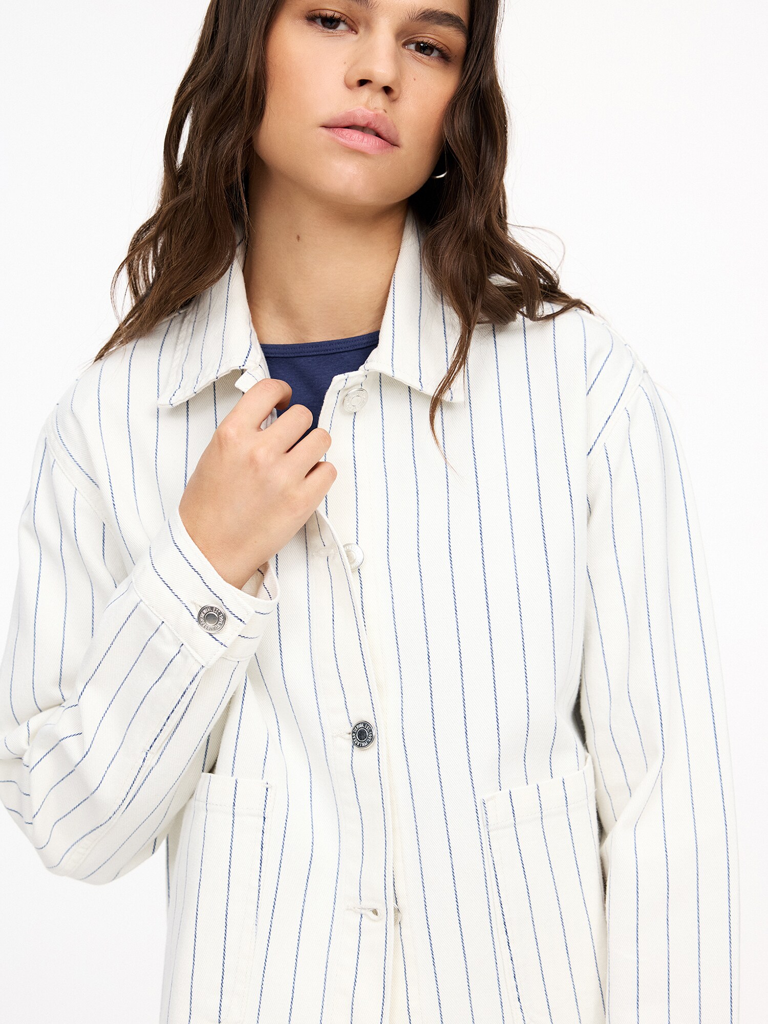 Pull&Bear Prechodná bunda enciánová / tmavomodrá / biela (obrázok 5)